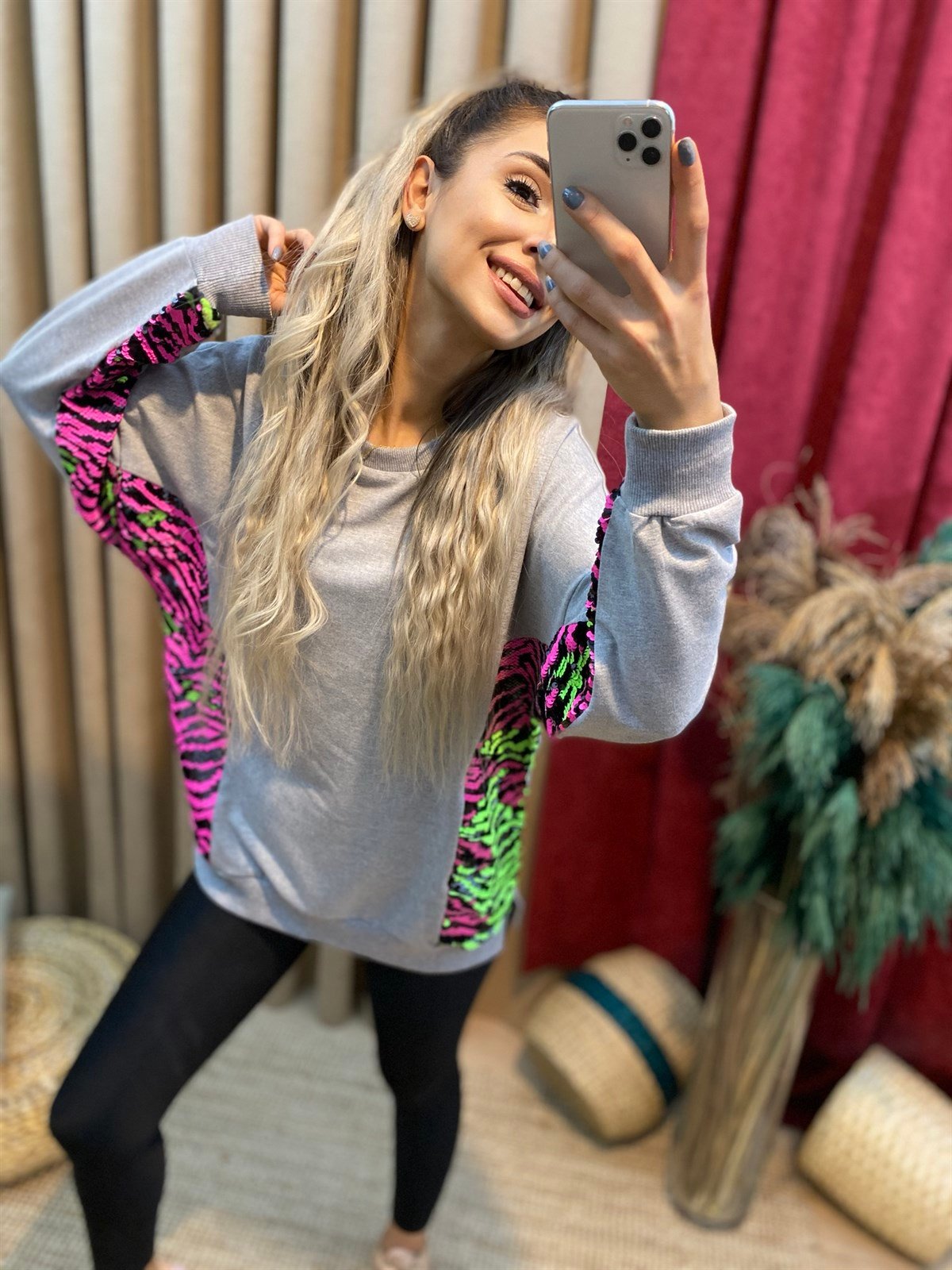 Gri Kolları Pullu Sweatshirt