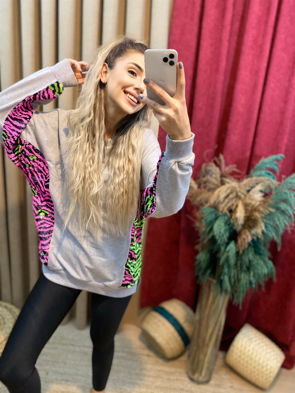 Gri Kolları Pullu Sweatshirt