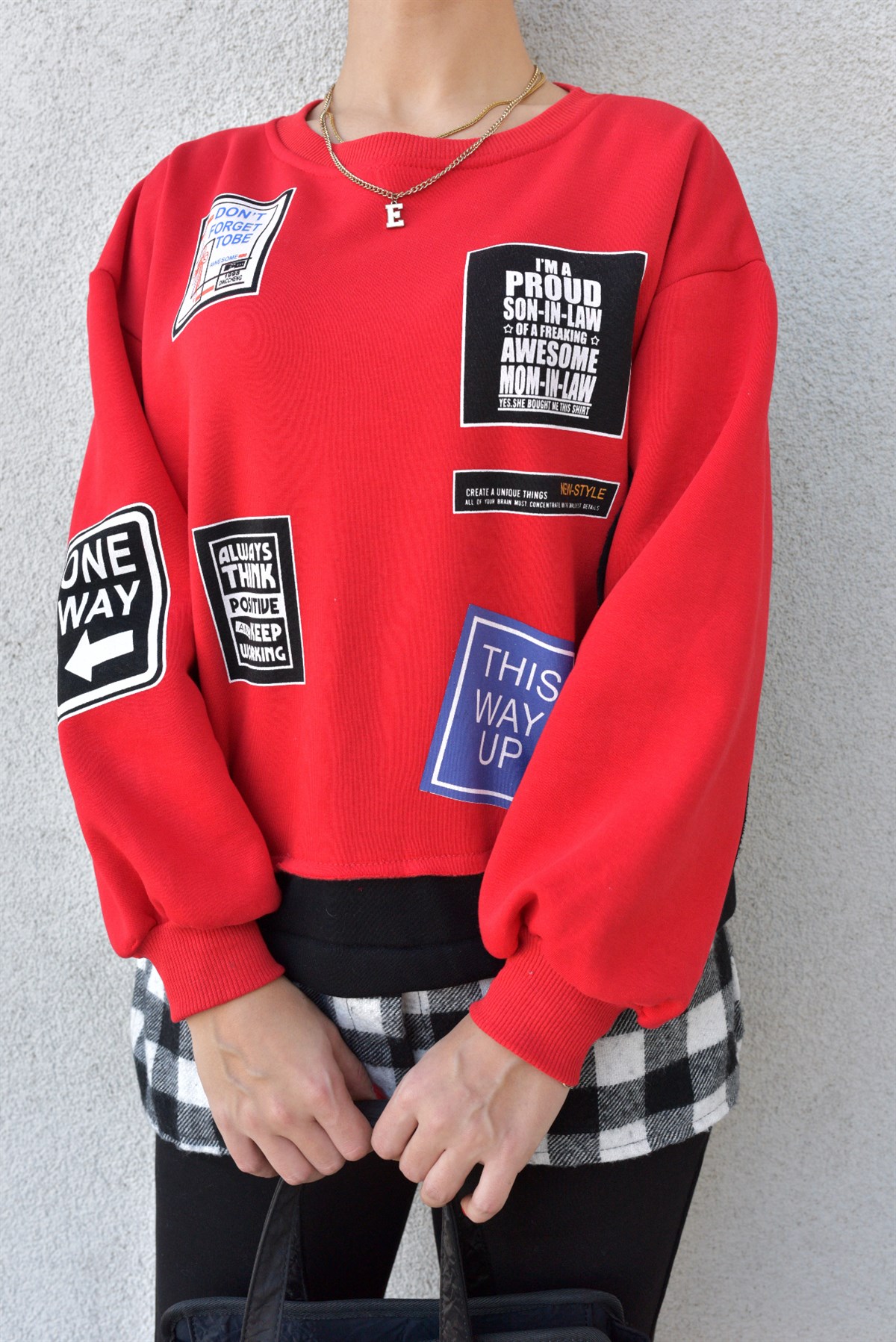 Etiket Detaylı Kırmızı Sweatshirt