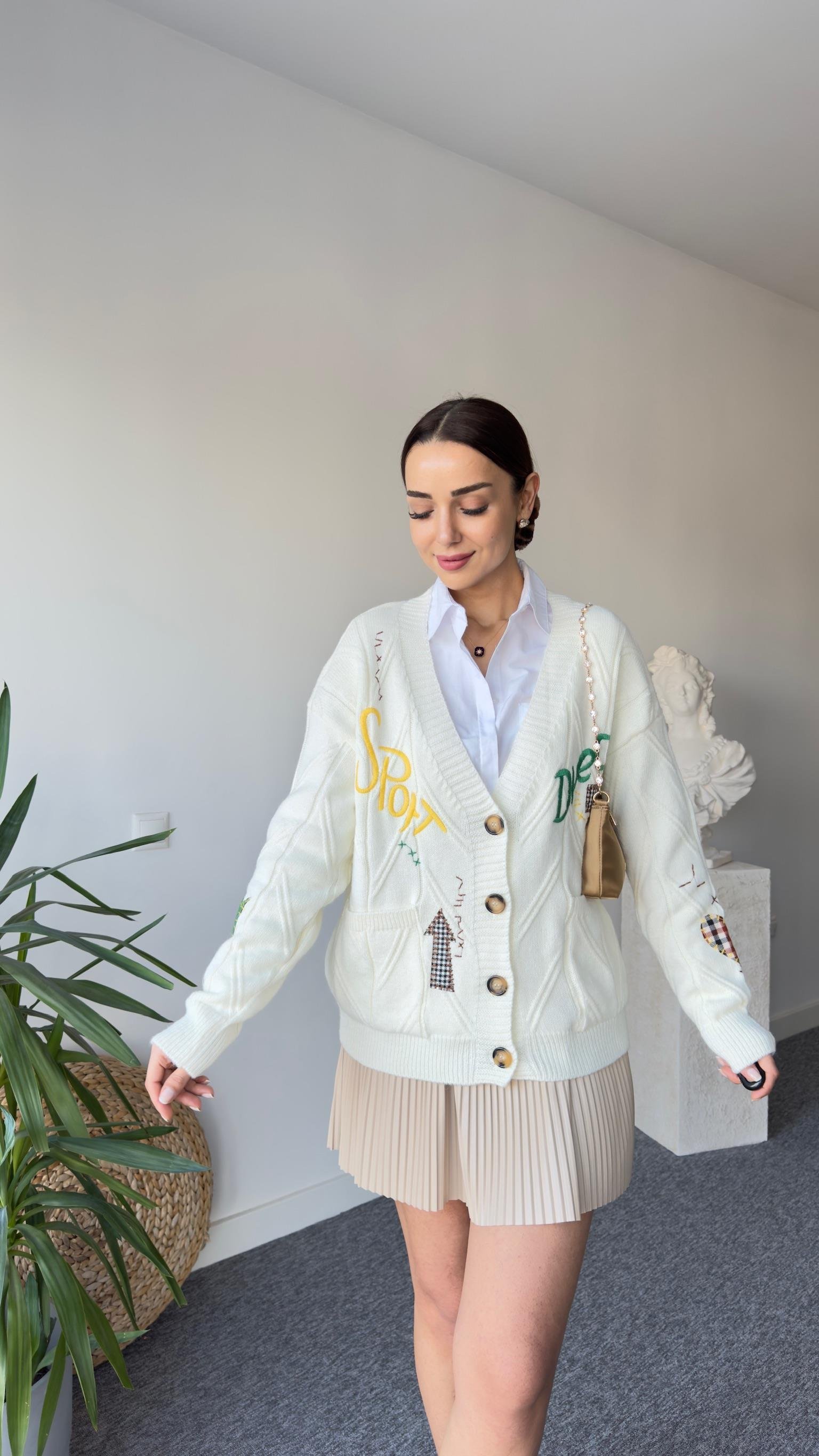 Gaze Nakış Detaylı Ekru Triko Hırka