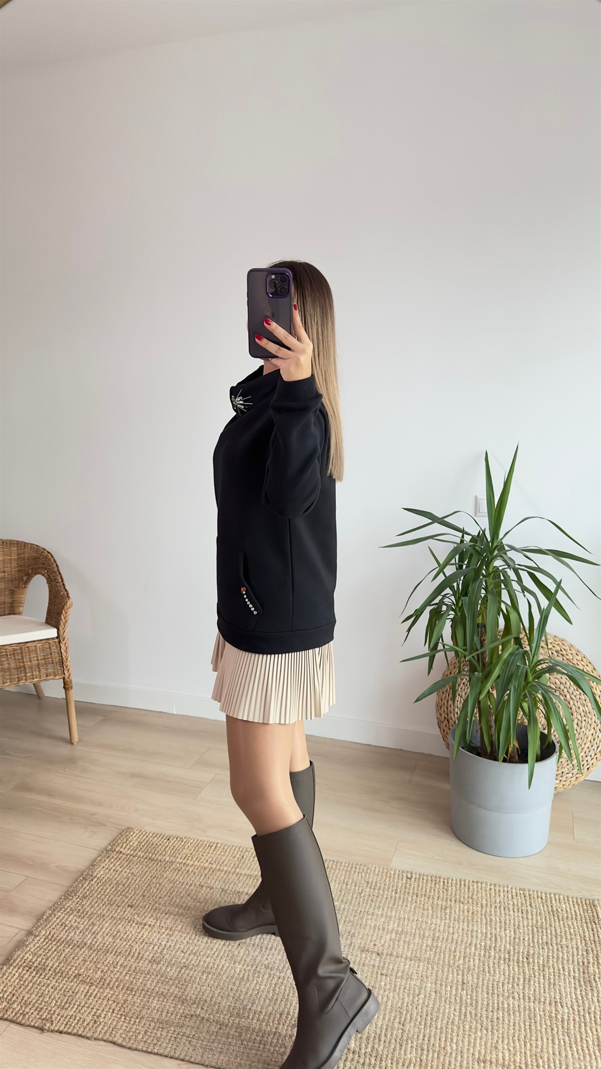 Yaka Ve Cep Taş Detaylı Siyah Sweat