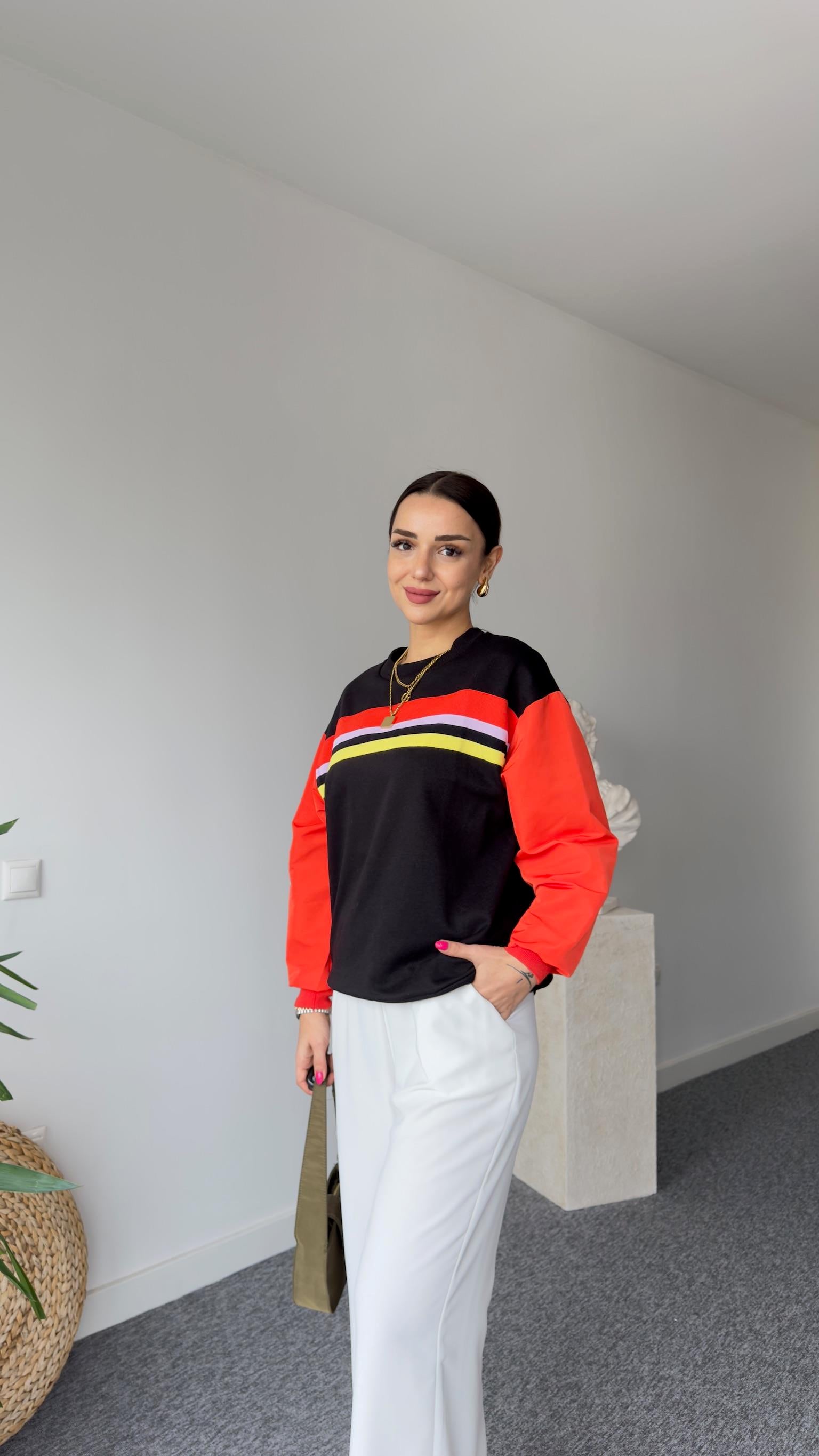 Kolu Kırmızı Paraşüt Detay Siyah Sweatshirt