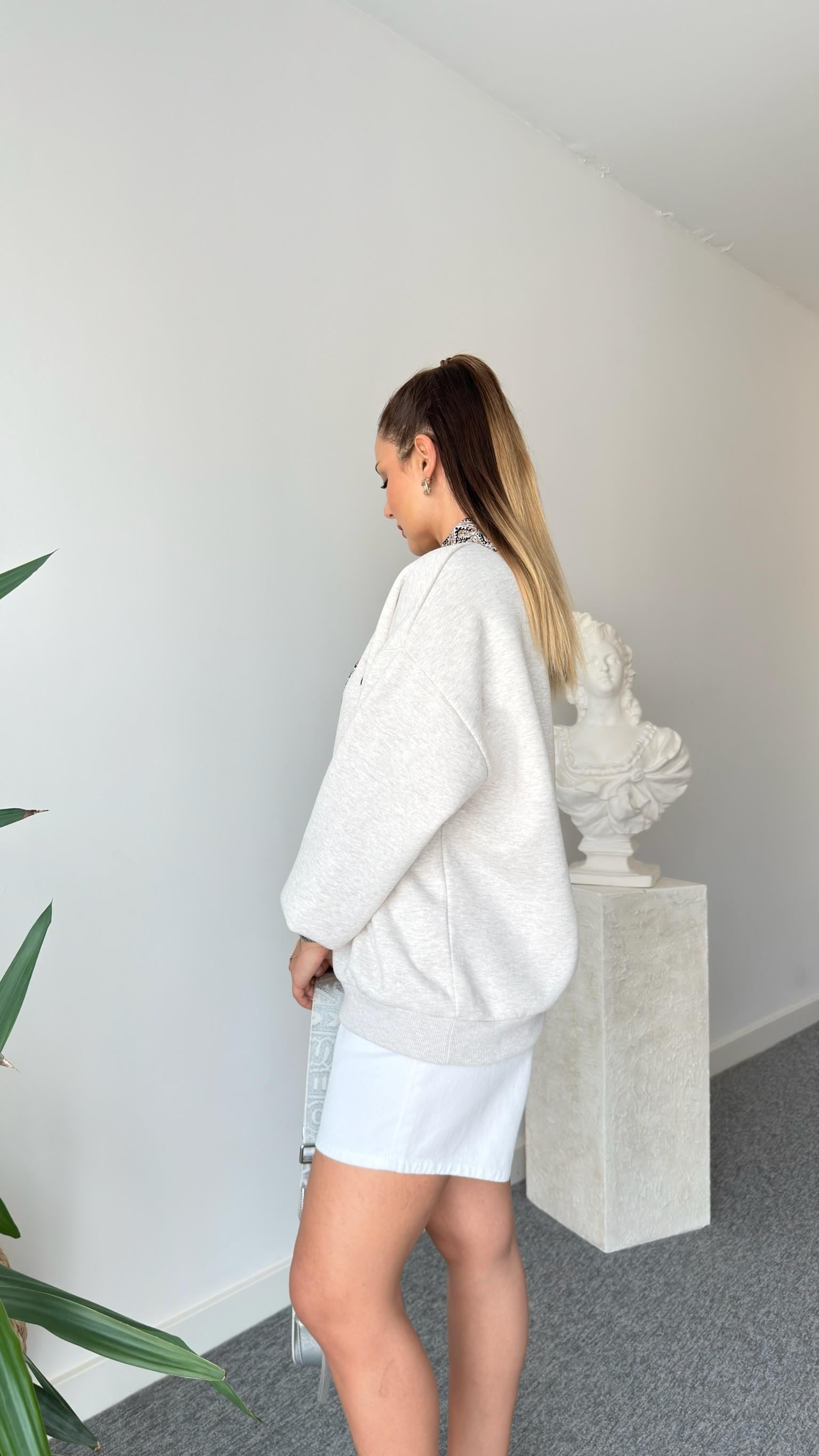 Fular Aksesuarlı Gri Sweatshirt