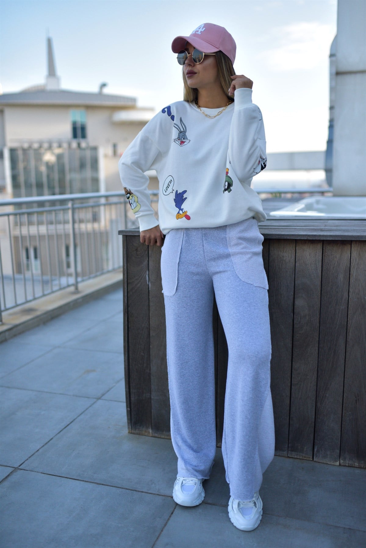 Karakter Baskılı Beyaz Sweatshirt