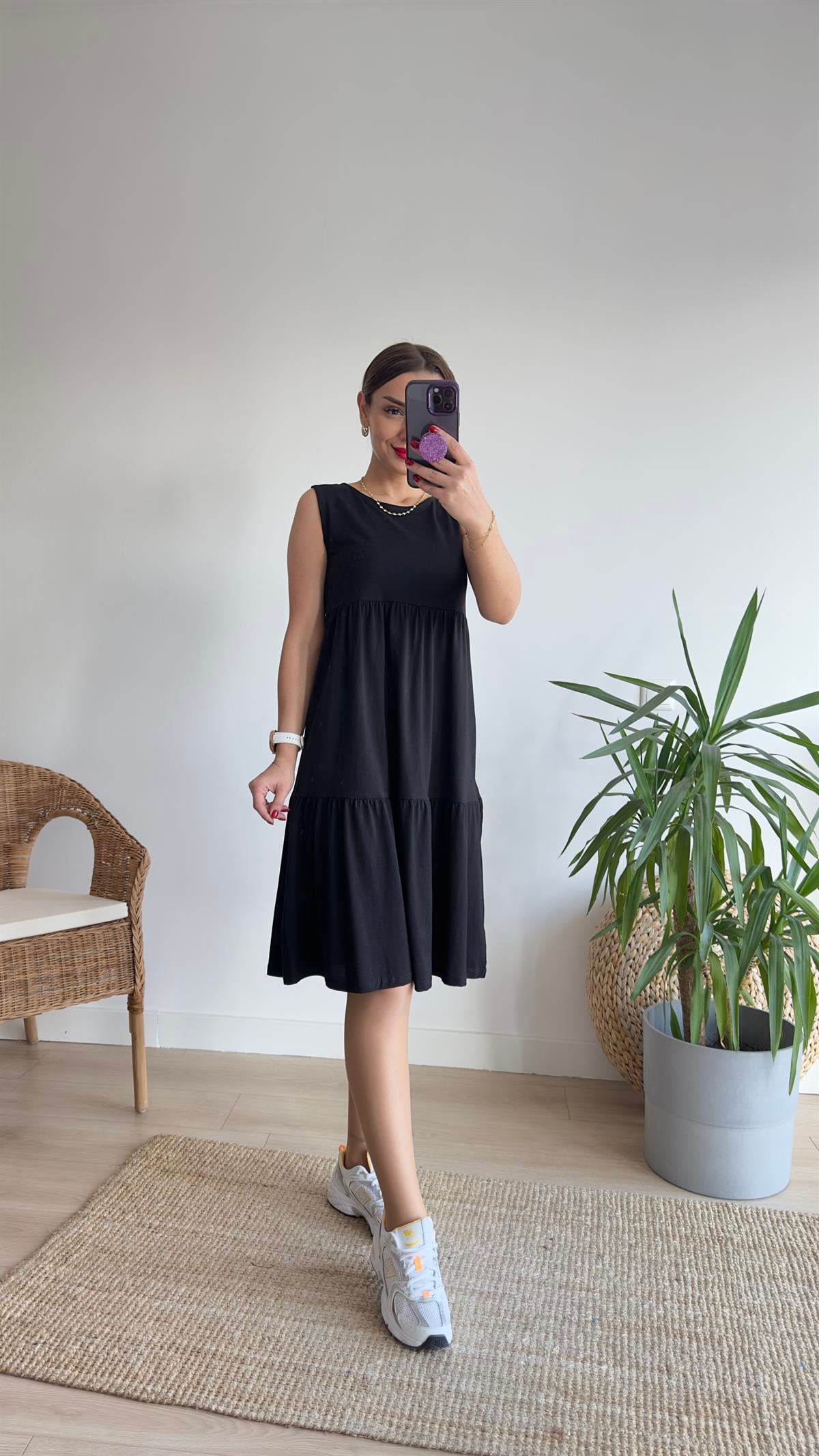 Kolsuz Siyah Volanlı Elbise