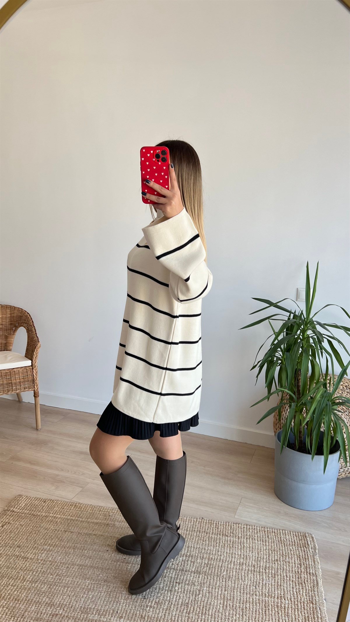 Dik Yaka Çizgili Ekru Tunik