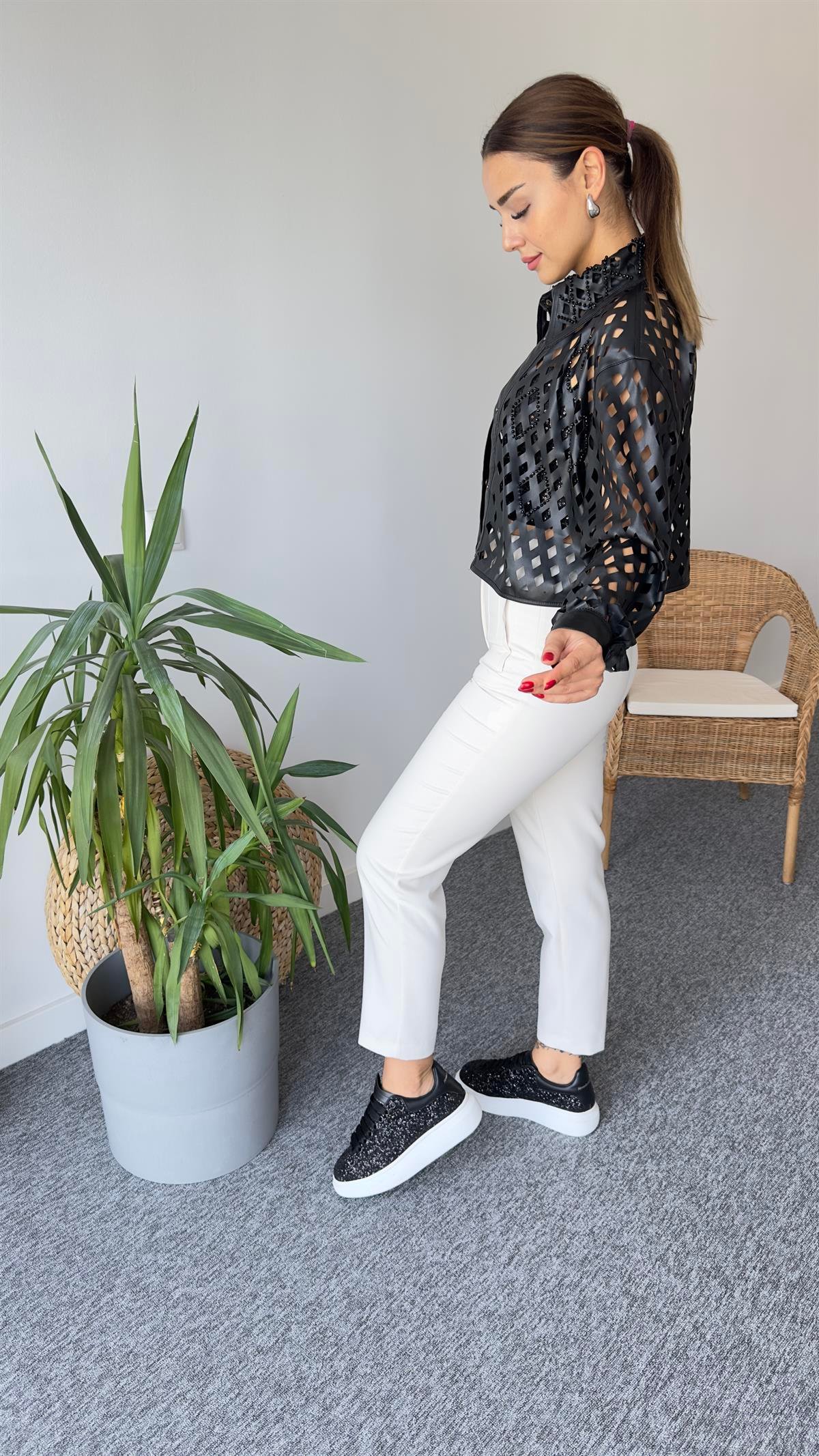 Nora Marka Model Taşlı Deri Gömlek