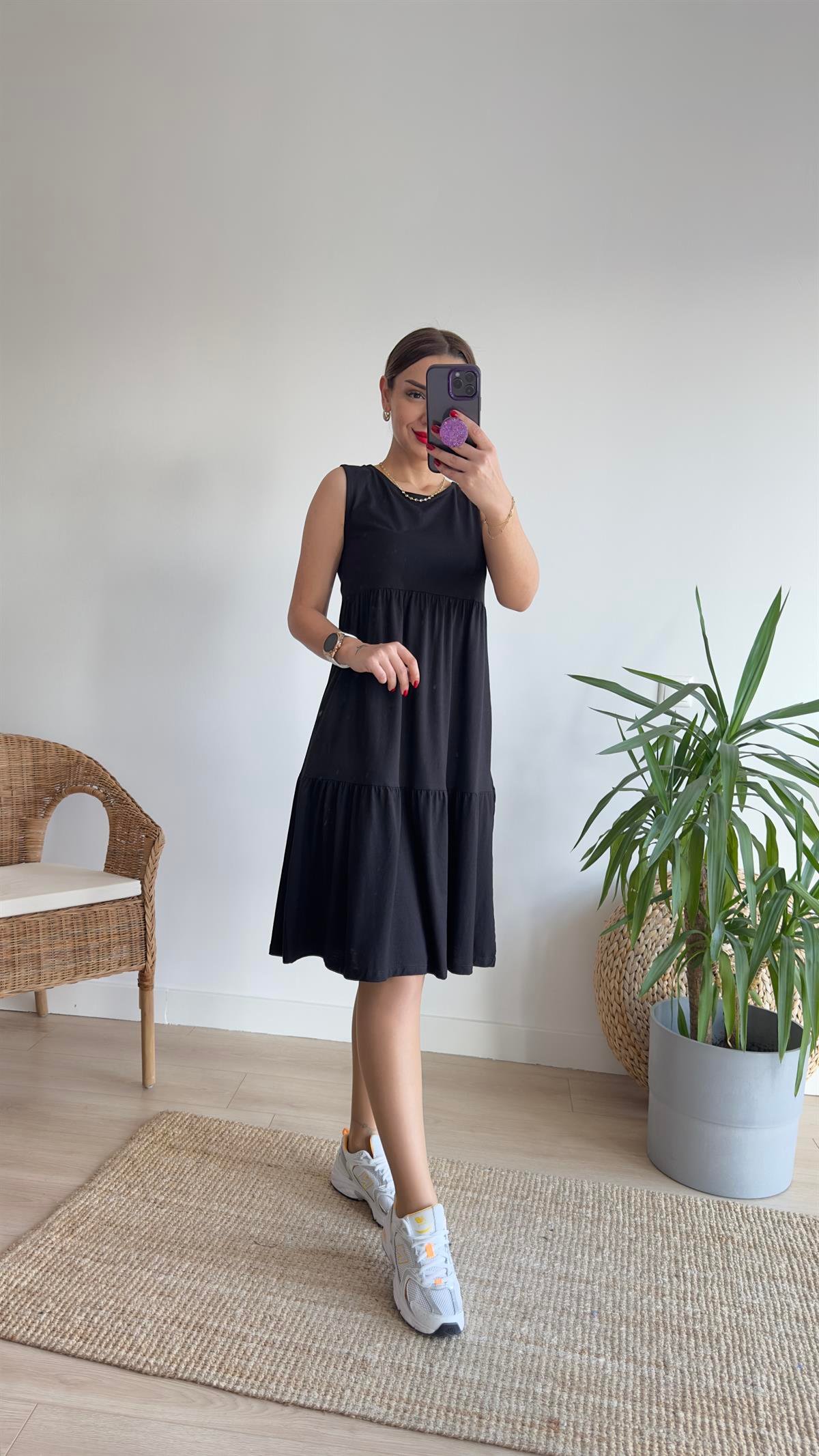 Kolsuz Siyah Volanlı Elbise