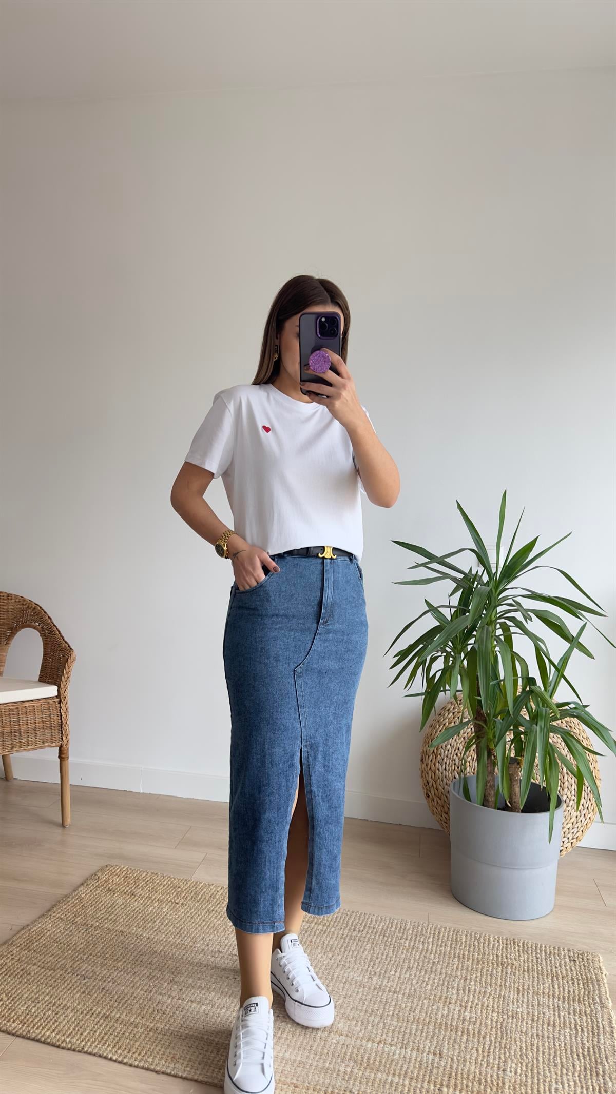 Kalp Nakışlı Beyaz Basic Tshirt