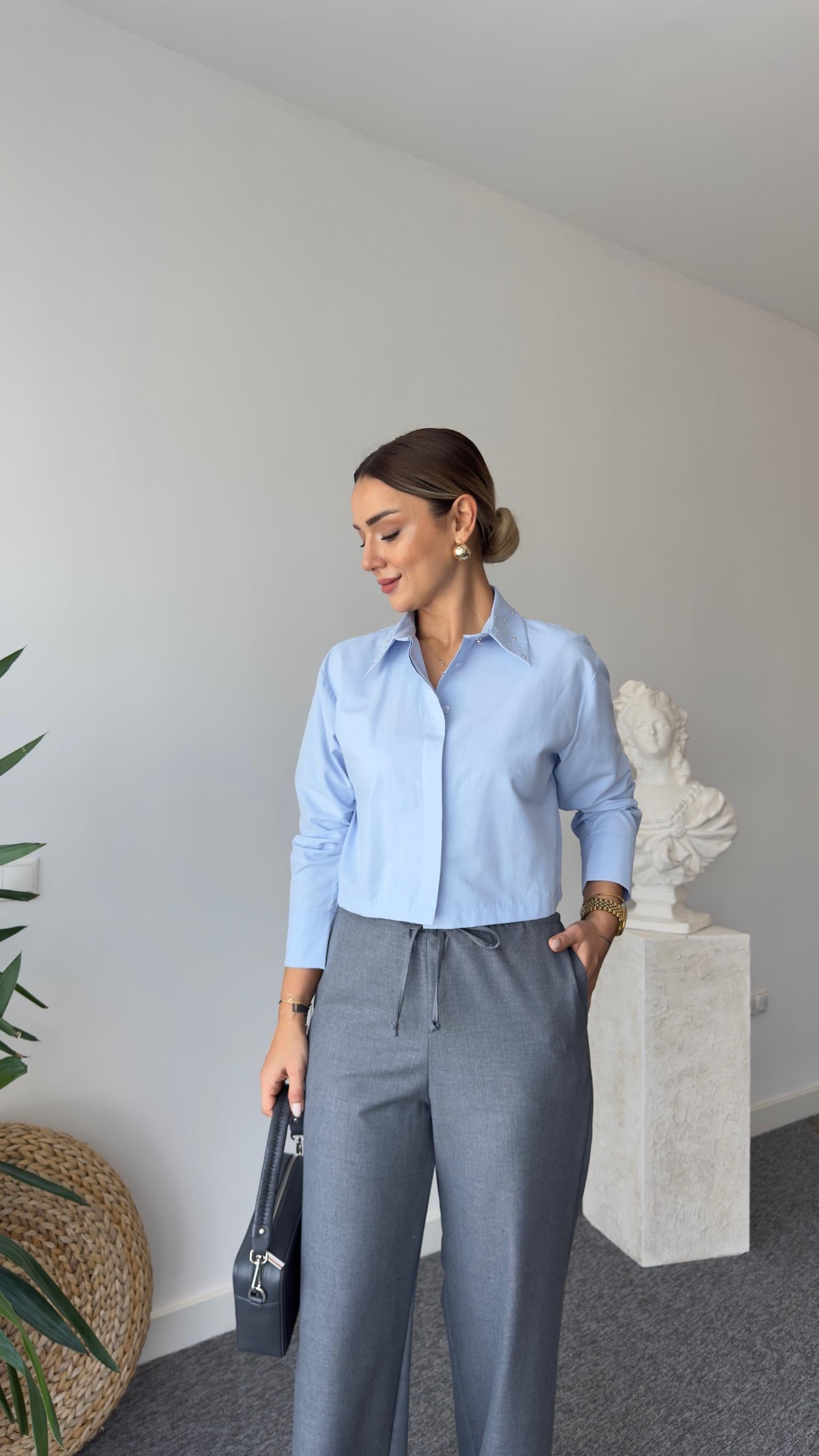 Yakası Taşlı Mavi Basic Gömlek