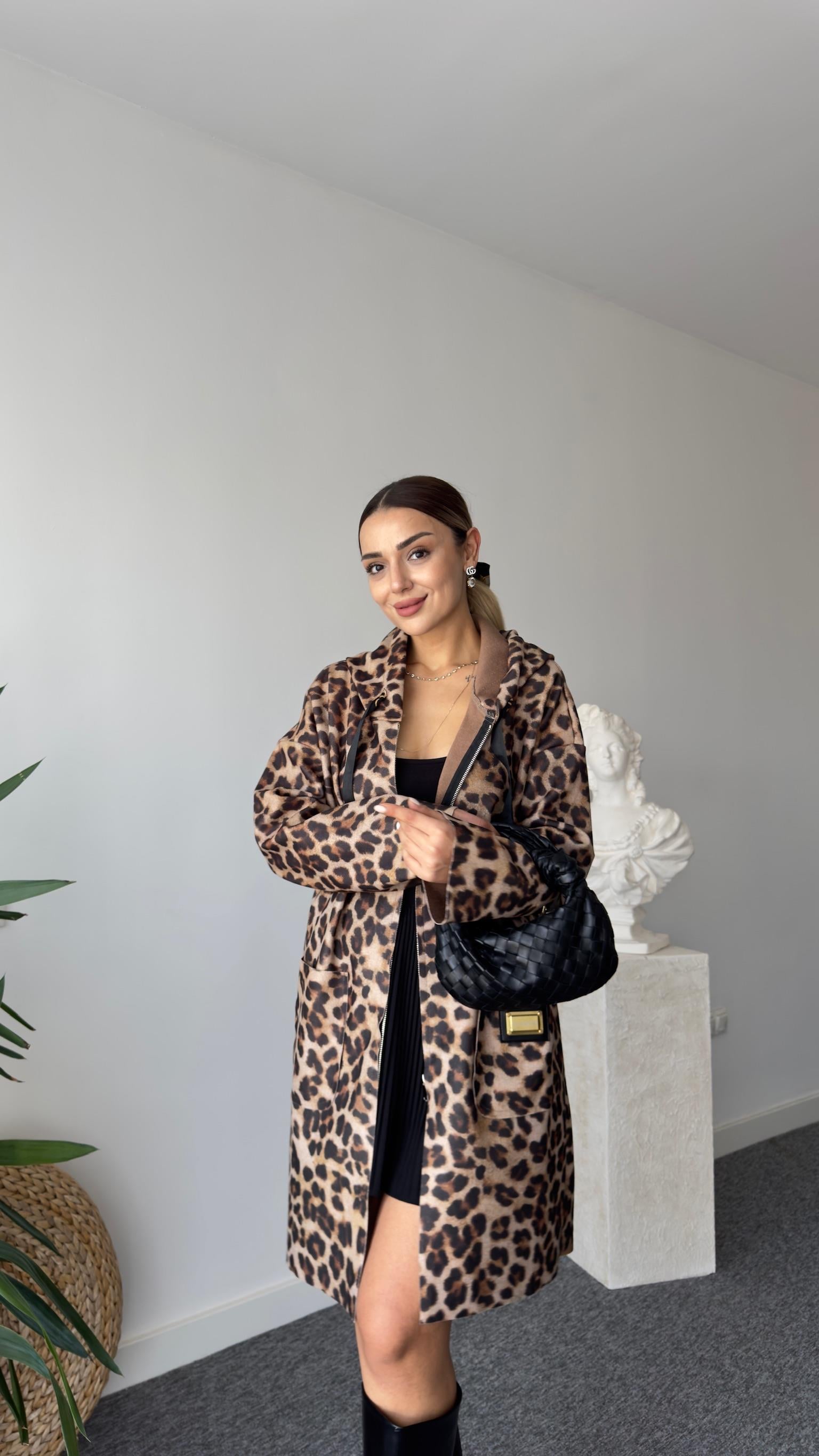Arma Gold Detaylı Süet Leopar Kaban