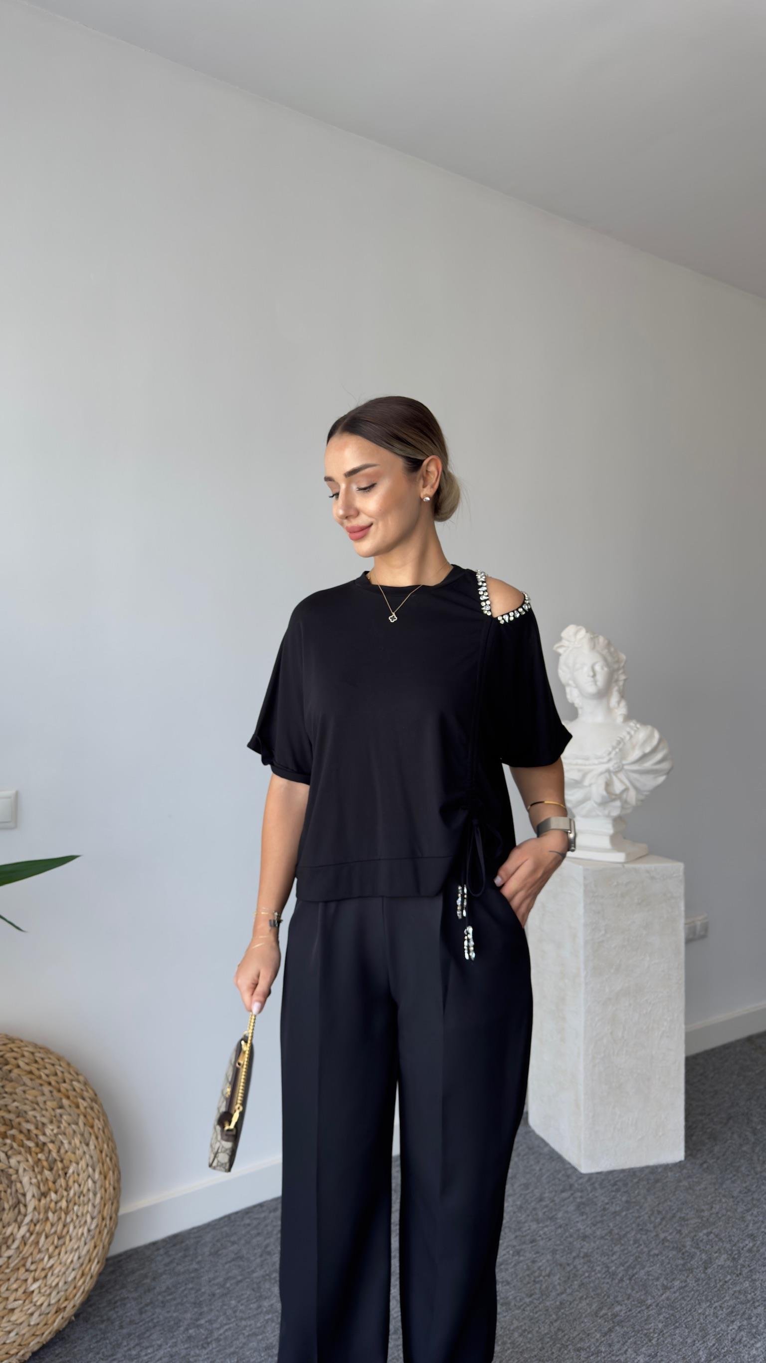 Viktoria Omuz Taşlı Büzgülü Siyah Modal Tshirt