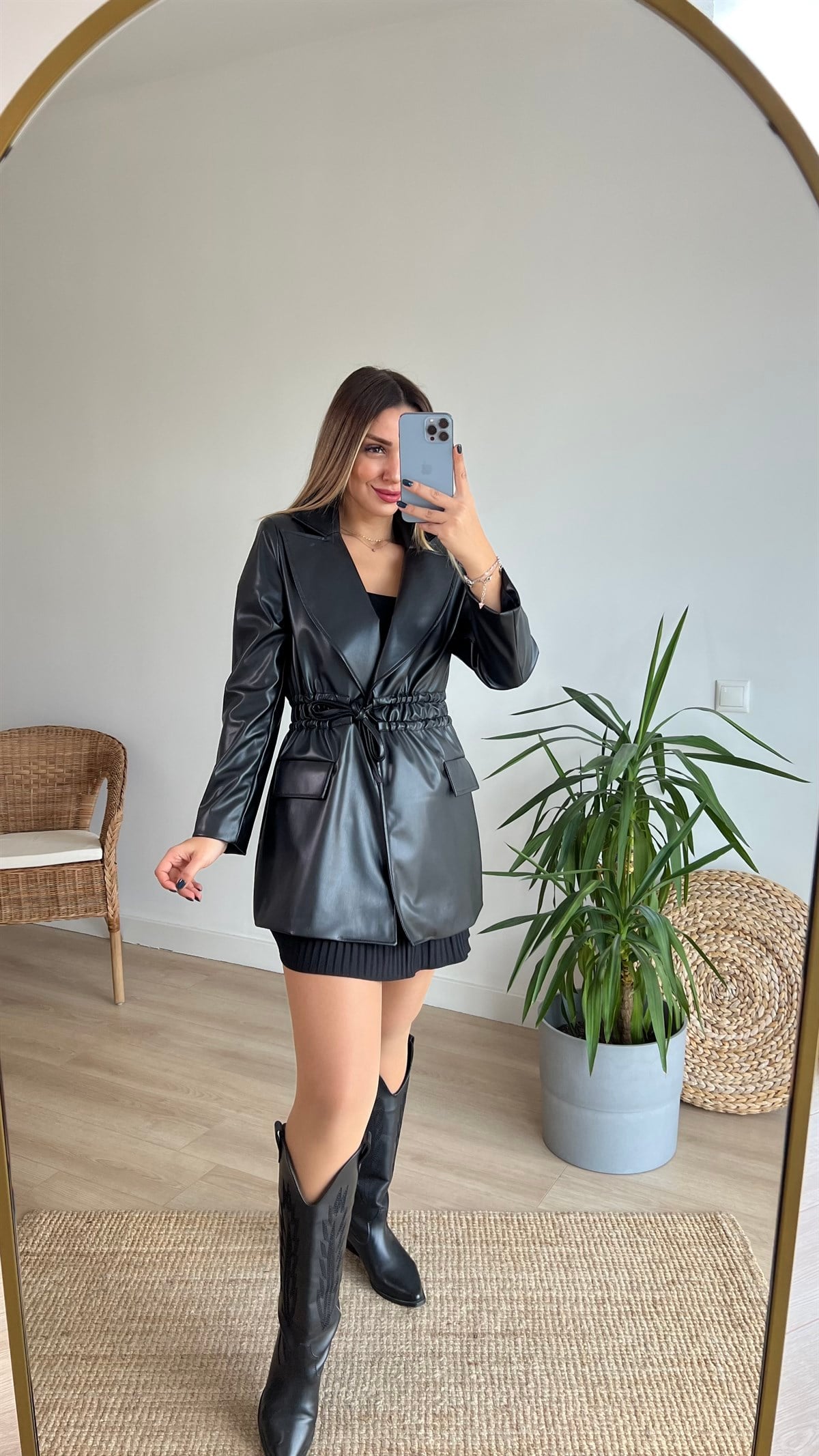 Beli Büzgülü Tasarım Deri Ceket