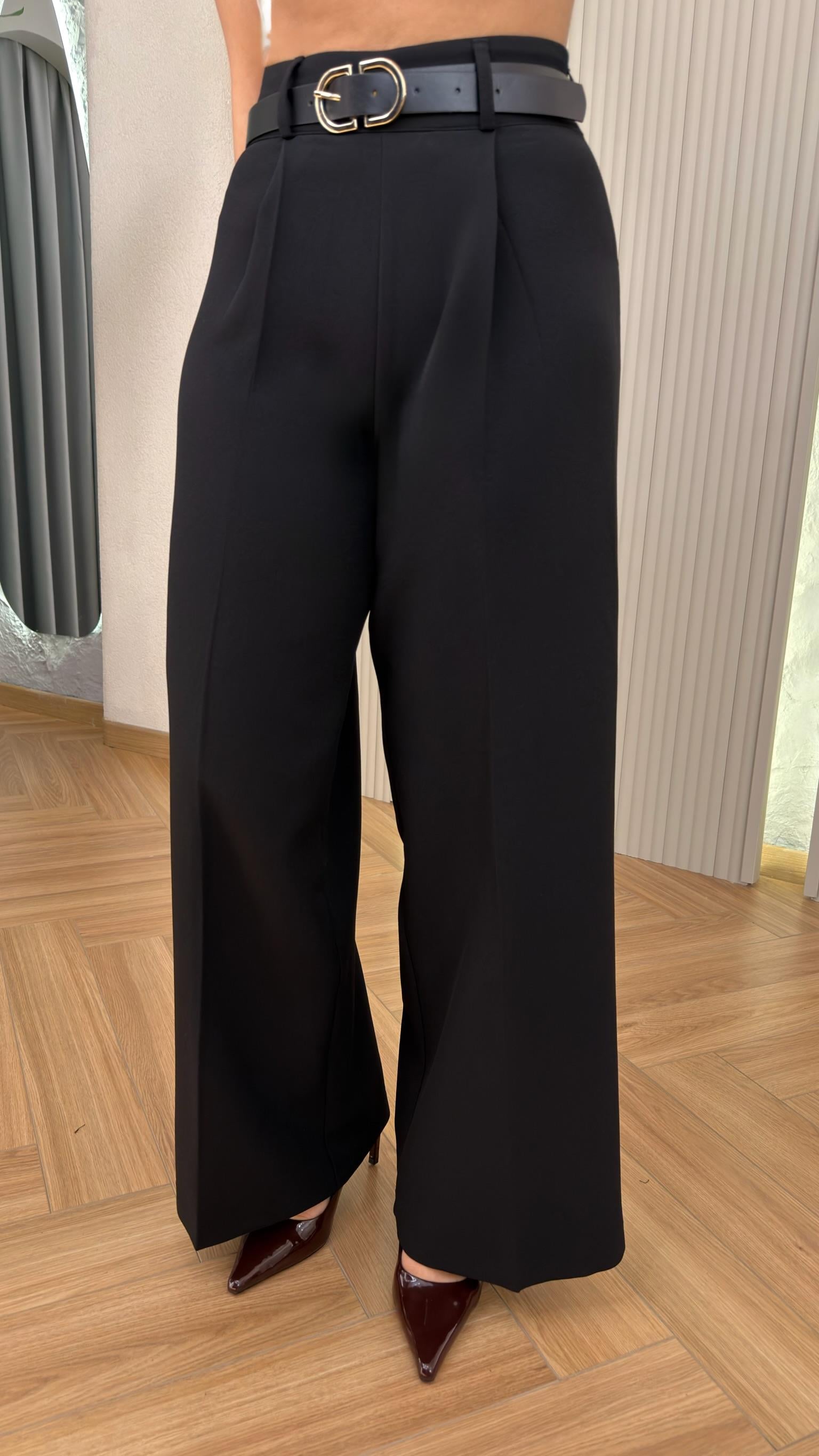 Siyah Madia Kemerli Pile Detay Pantolon