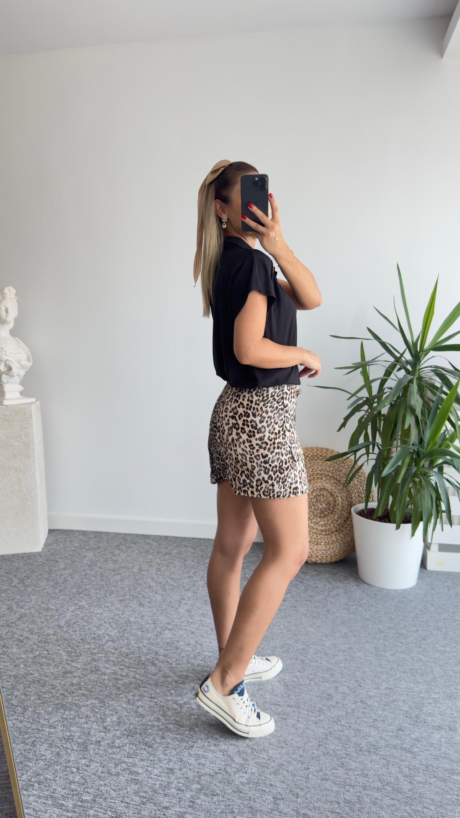 Kapaklı Leopar Desen Şort