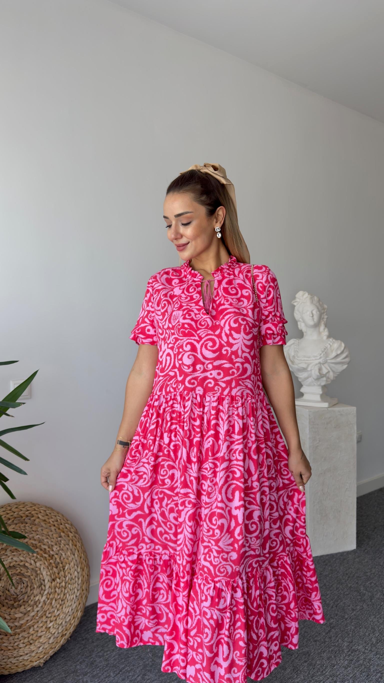 Loreta Yakası Fırfırlı Pembe Elbise