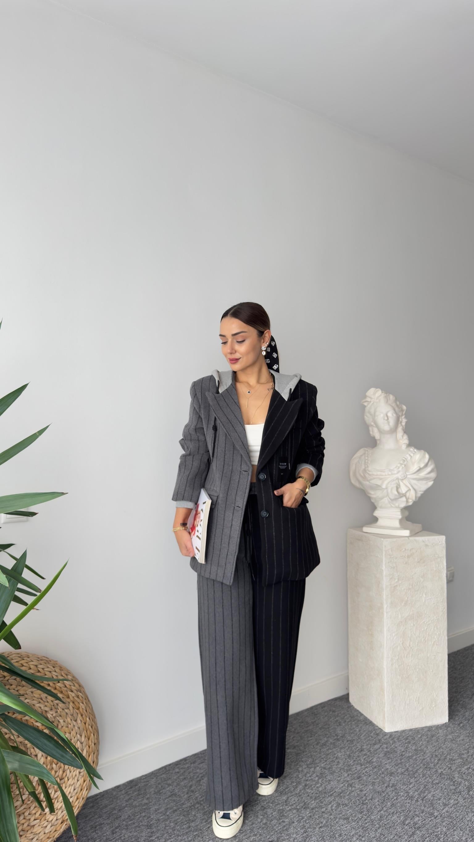 Nestas Çift Renk Sırt Yazılı Tasarım Çizgili Blazer