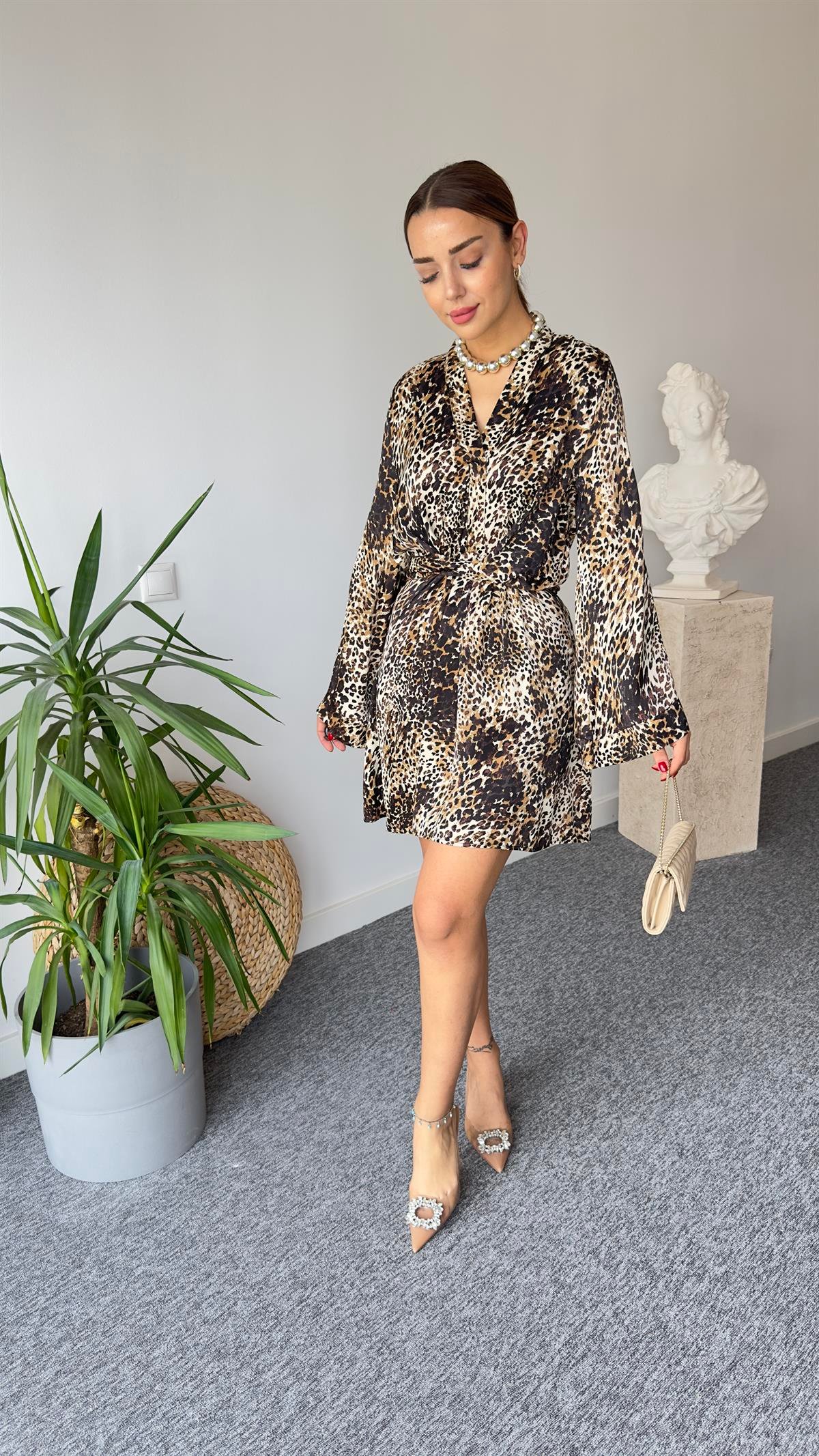 Megan V Yaka Leopar Desenli Elbise