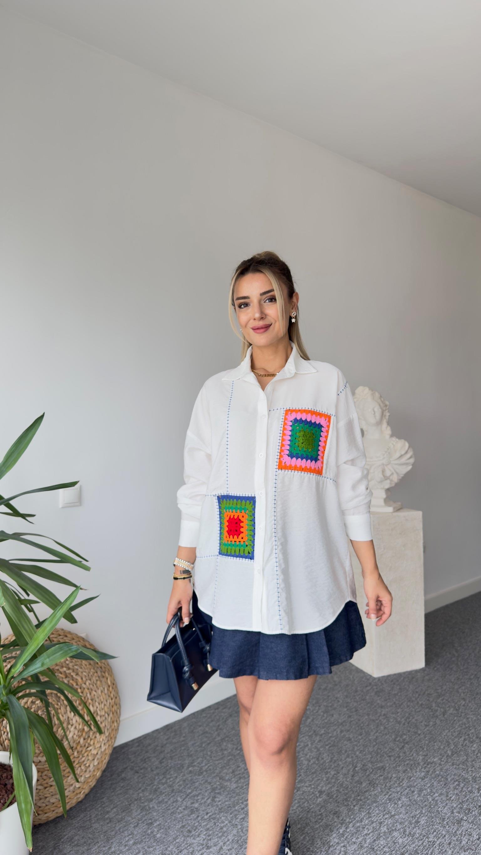 Tws Model Renkli Örgü Detay Beyaz Gömlek
