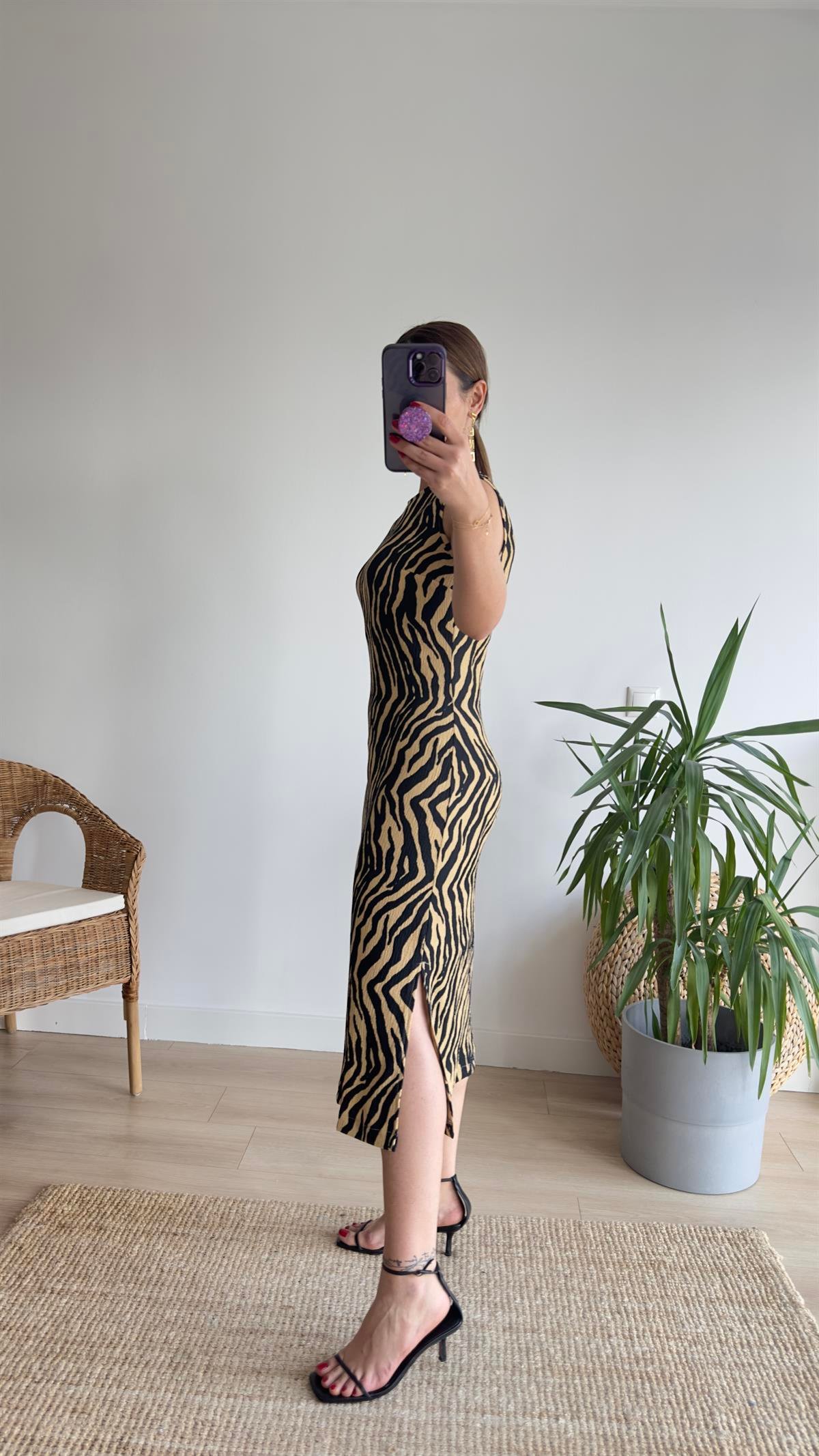 Bej Zebra Desen Yırtmaçlı Elbise
