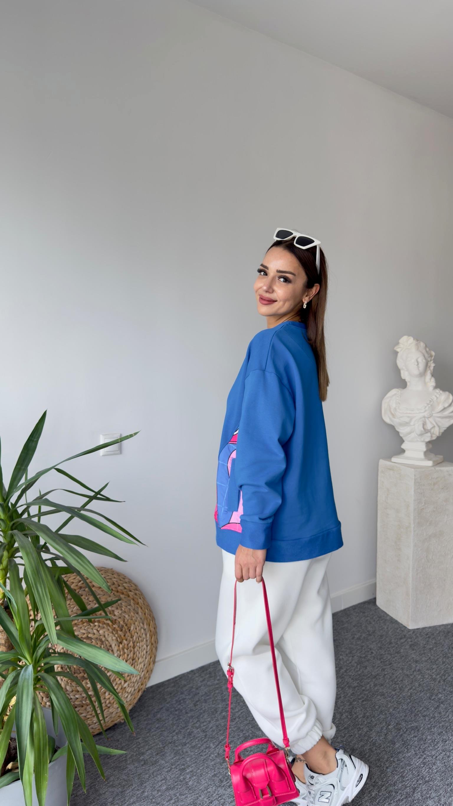 Cepleri Renkli Mavi Sweatshirt