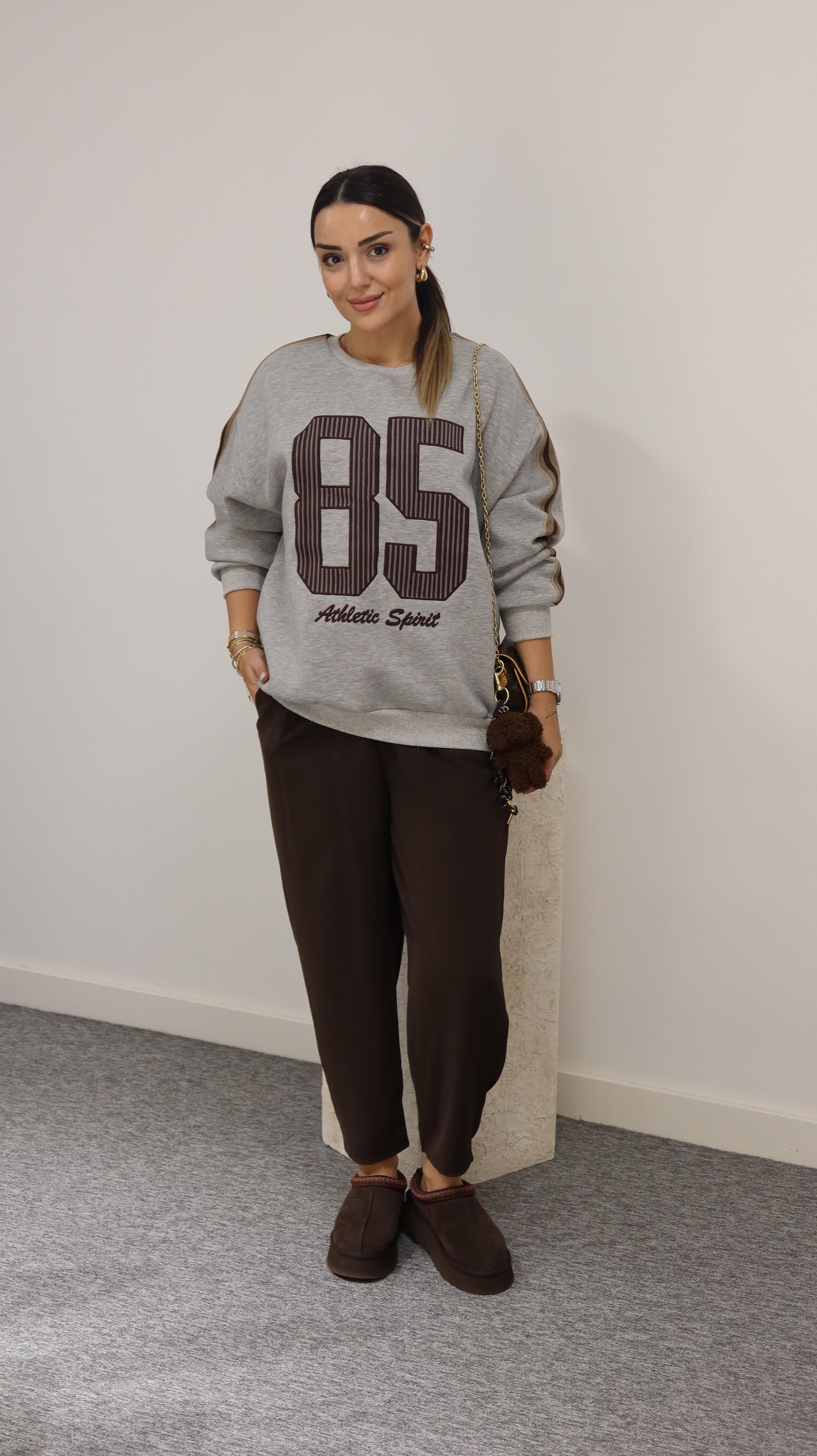 85 Yazılı Kollar Şerit Detaylı Gri Sweatshirt