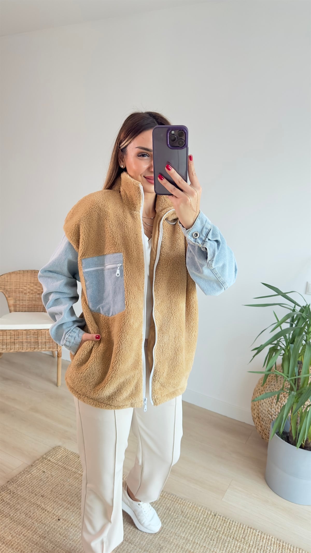 Kolları Kot Detaylı Bej Peluş Mont