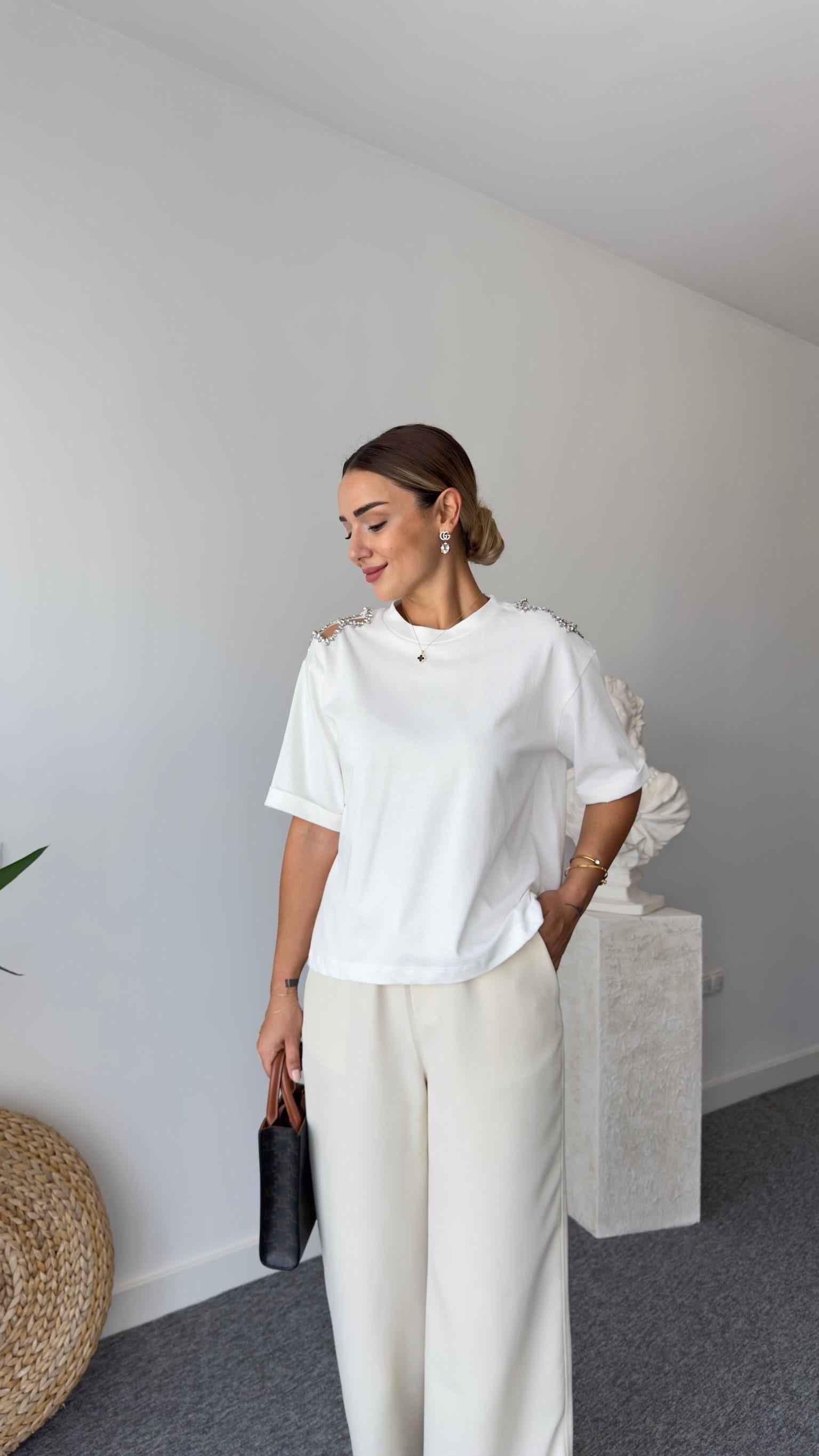 Omuzları Taşlı Marka Model Beyaz Tshirt
