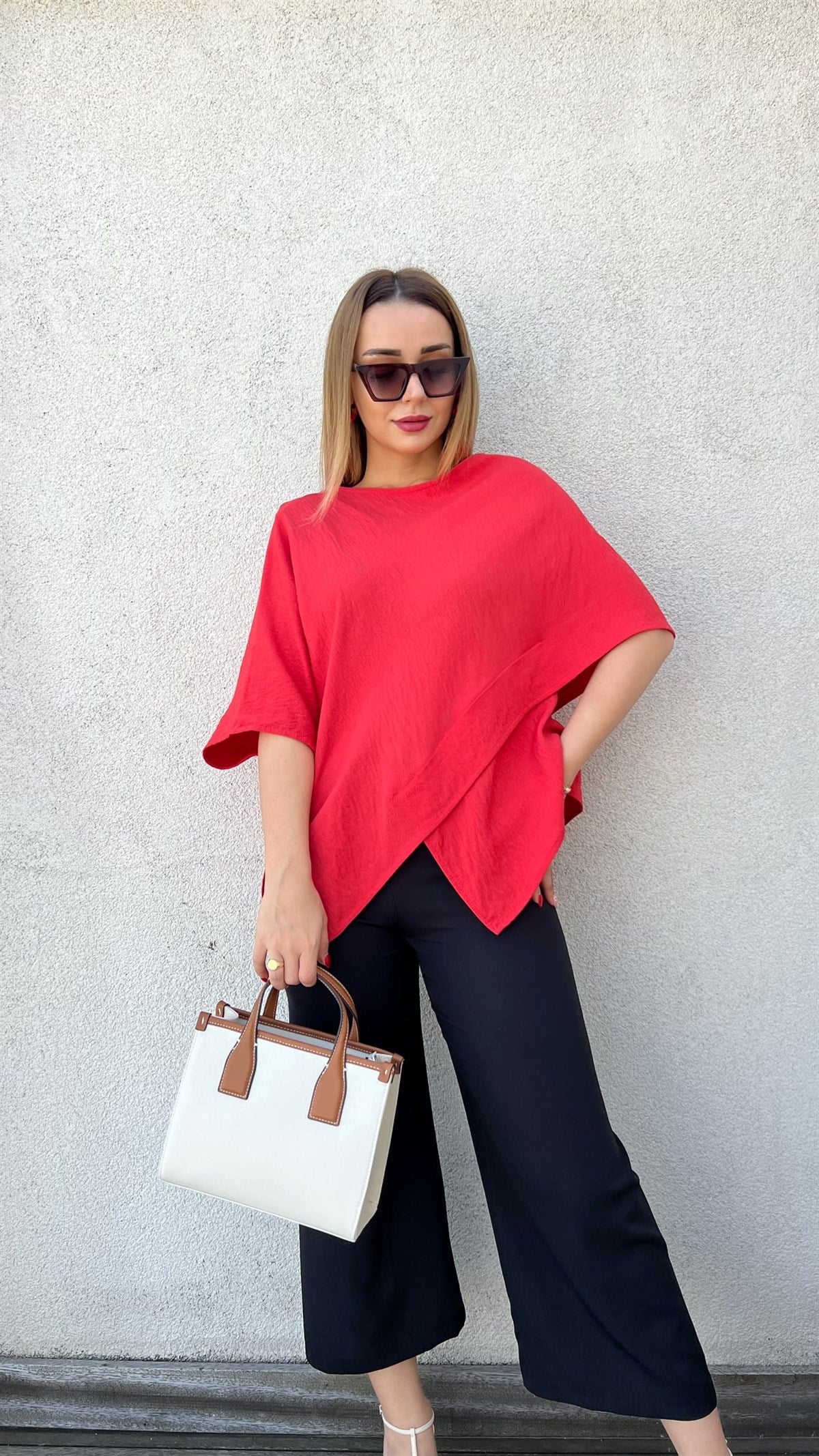 Nar Çiçeği Asimetrik Kesim Bluz