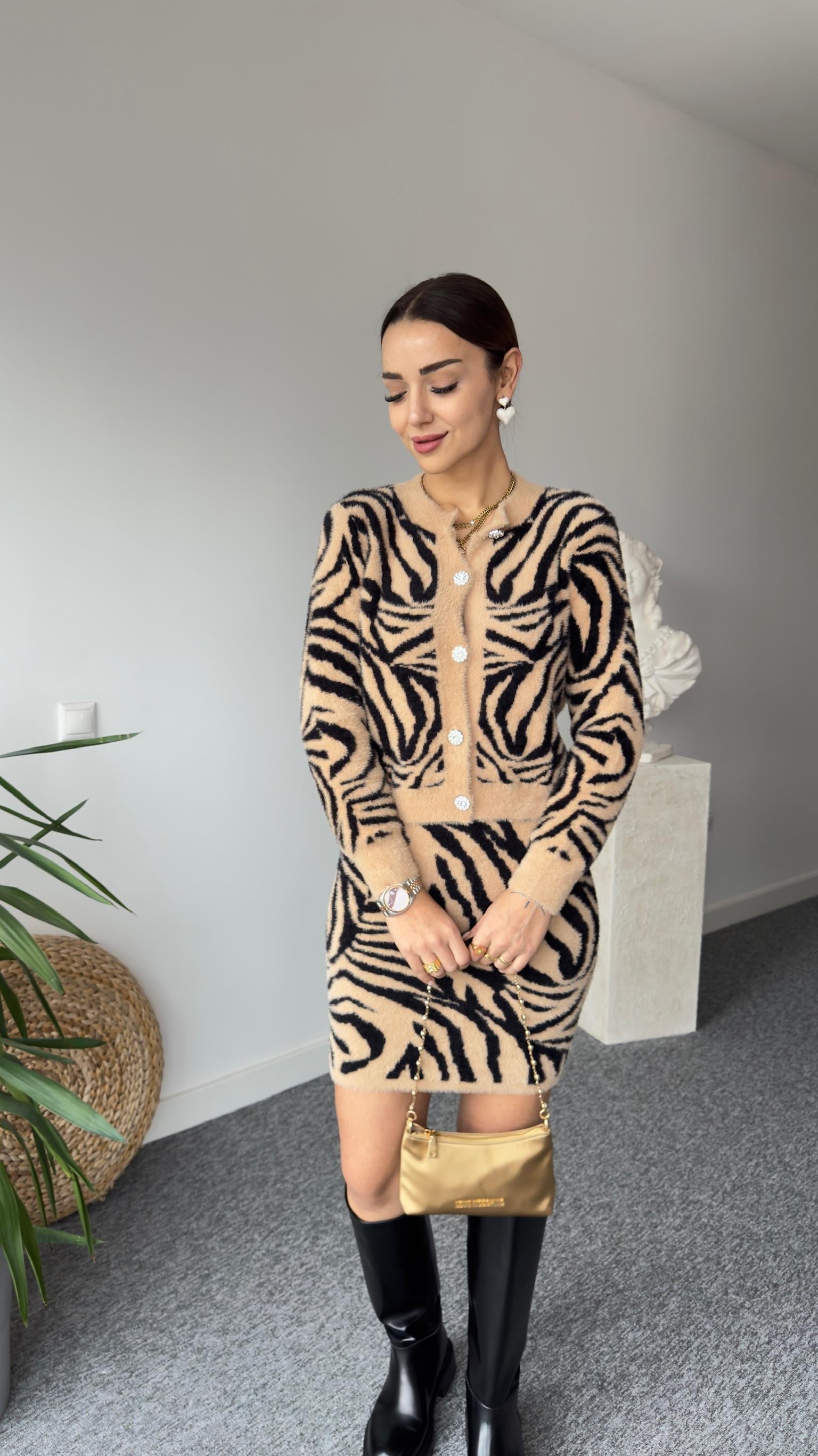 Zebra Desen Yumoş Sakallı Etekli Takım