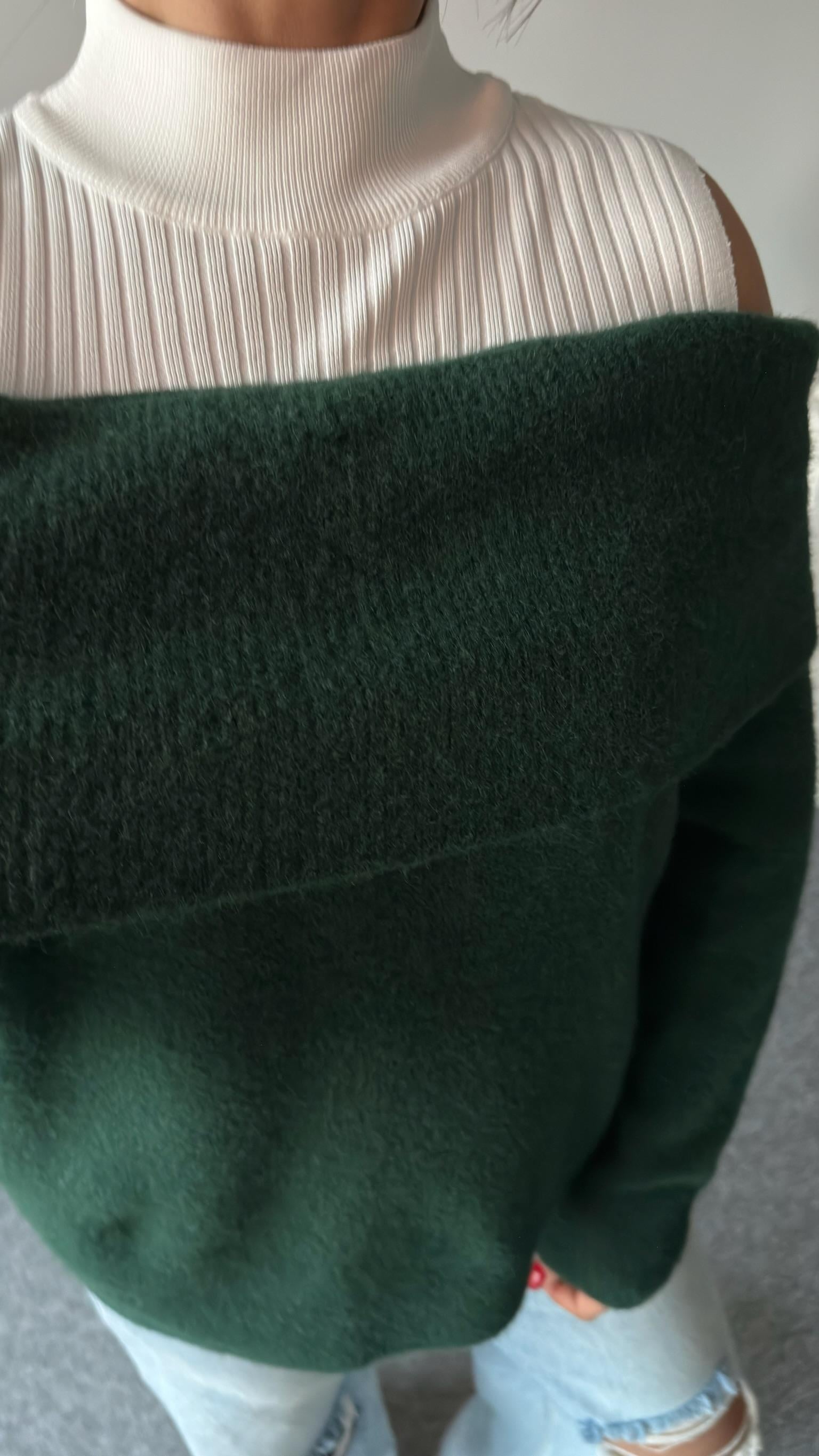 Yeşil Madonna Yaka Triko Kazak