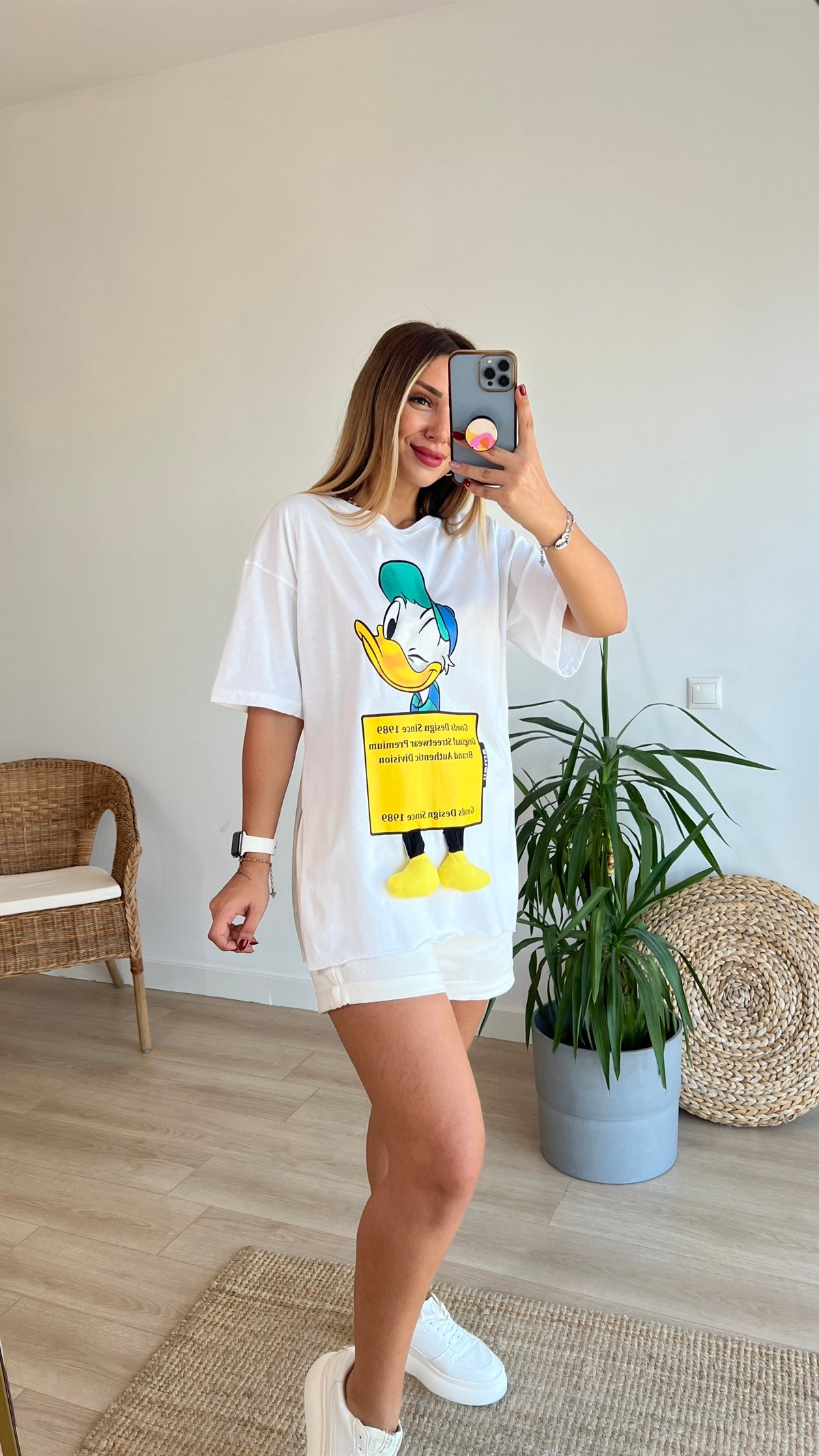 Donald Duck Baskı Aksesuar Detaylı Beyaz Tshirt