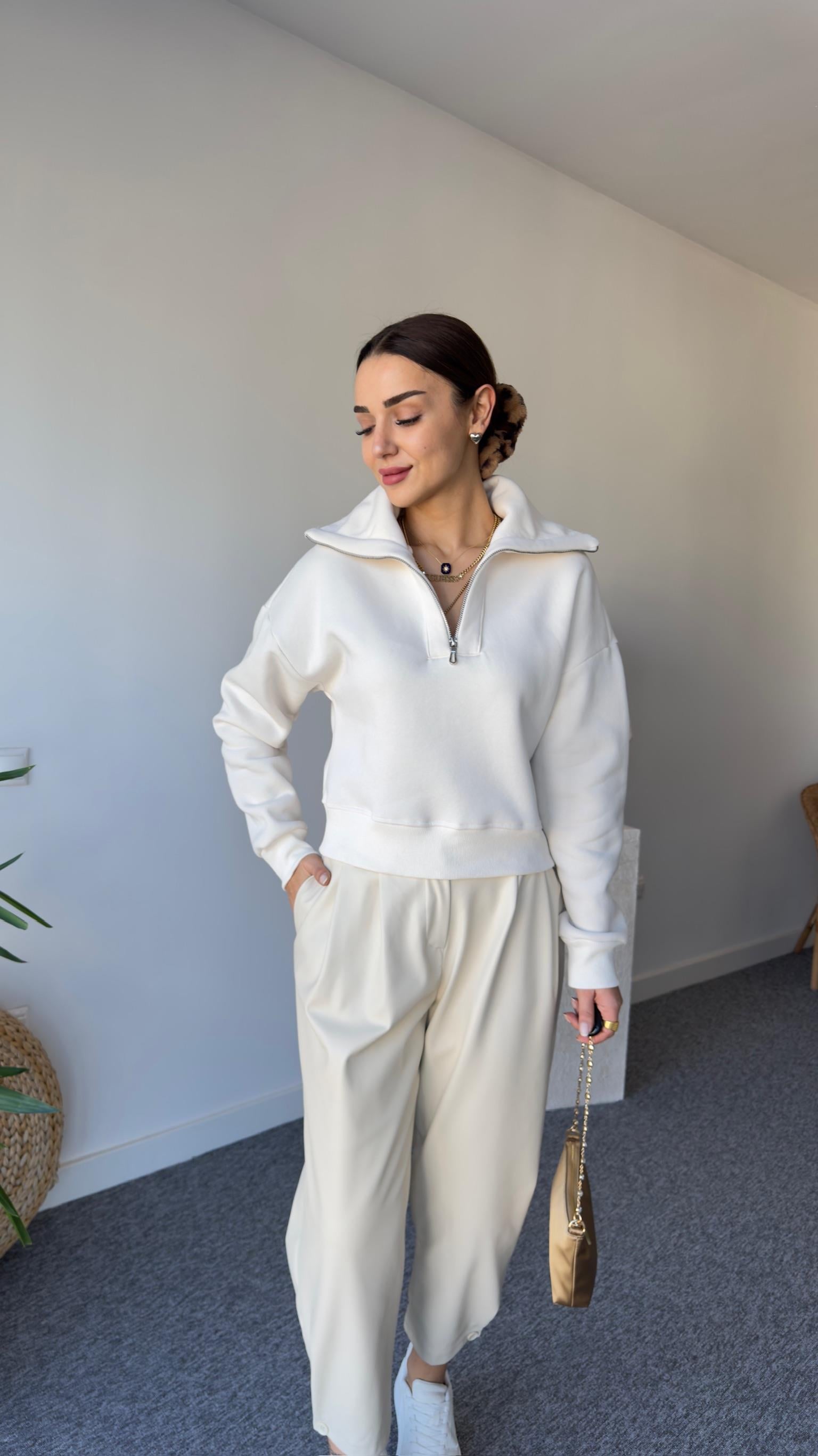 Dik Yaka Bej Fermuarlı Sweat