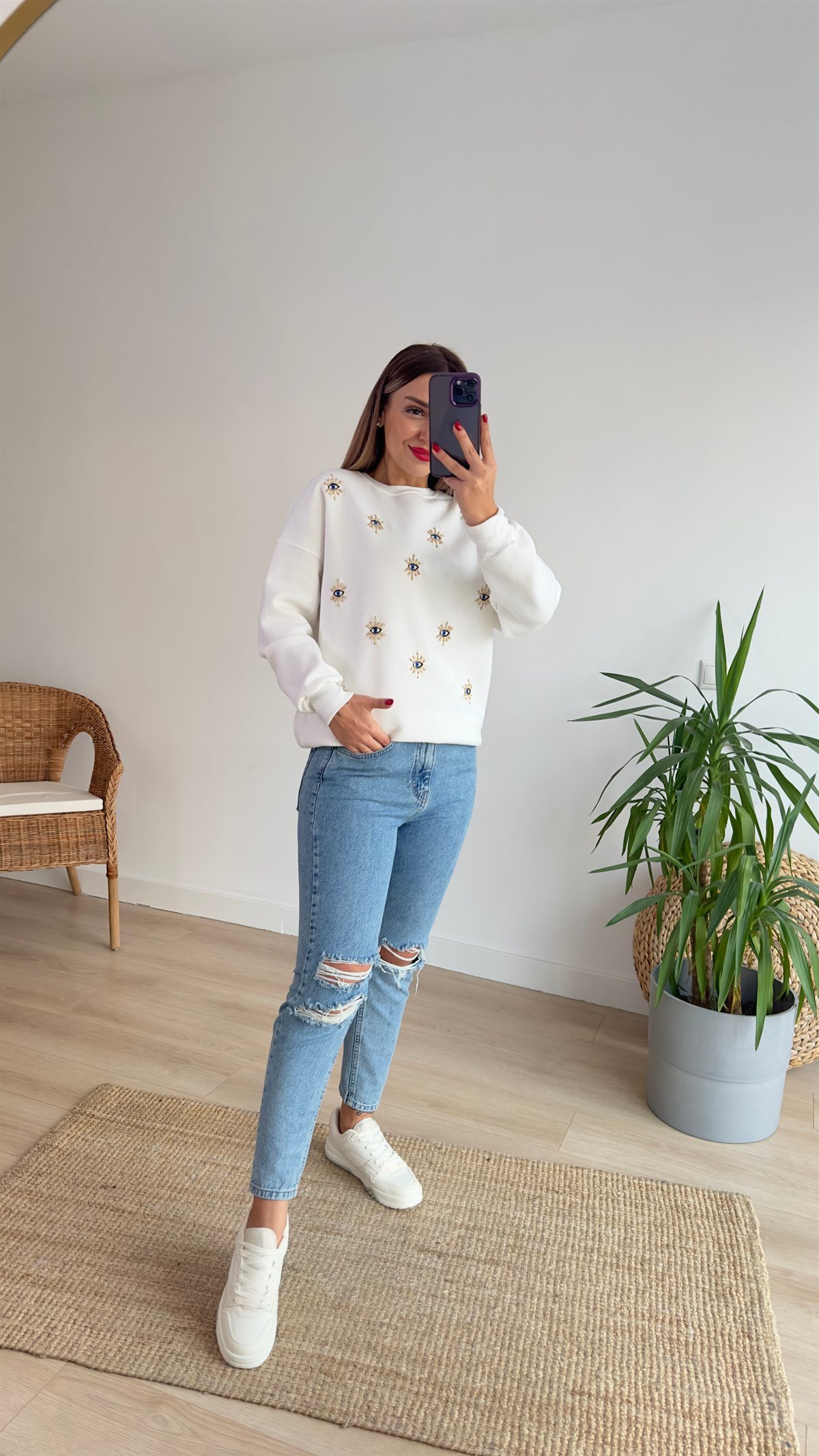 Göz Detaylı Şardonlu Beyaz Sweat