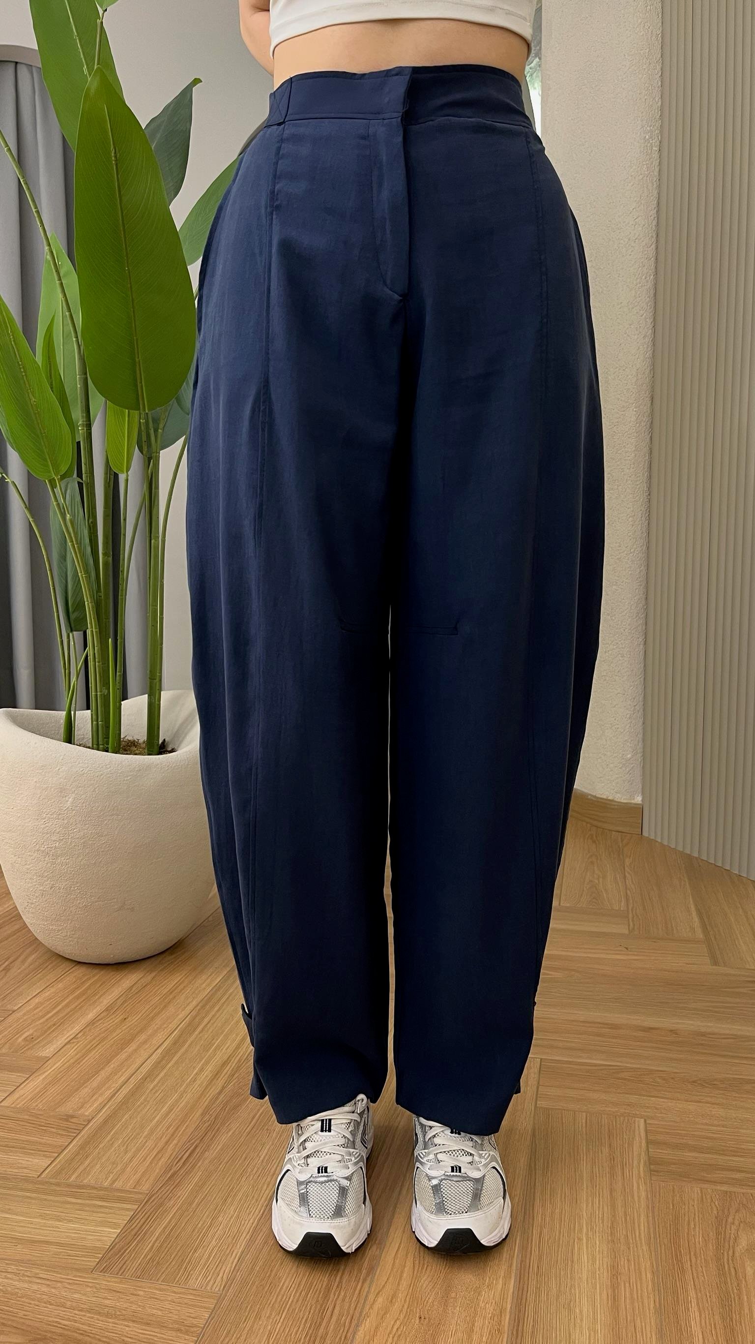 Lacivert Paça Düğme Detaylı Pantolon