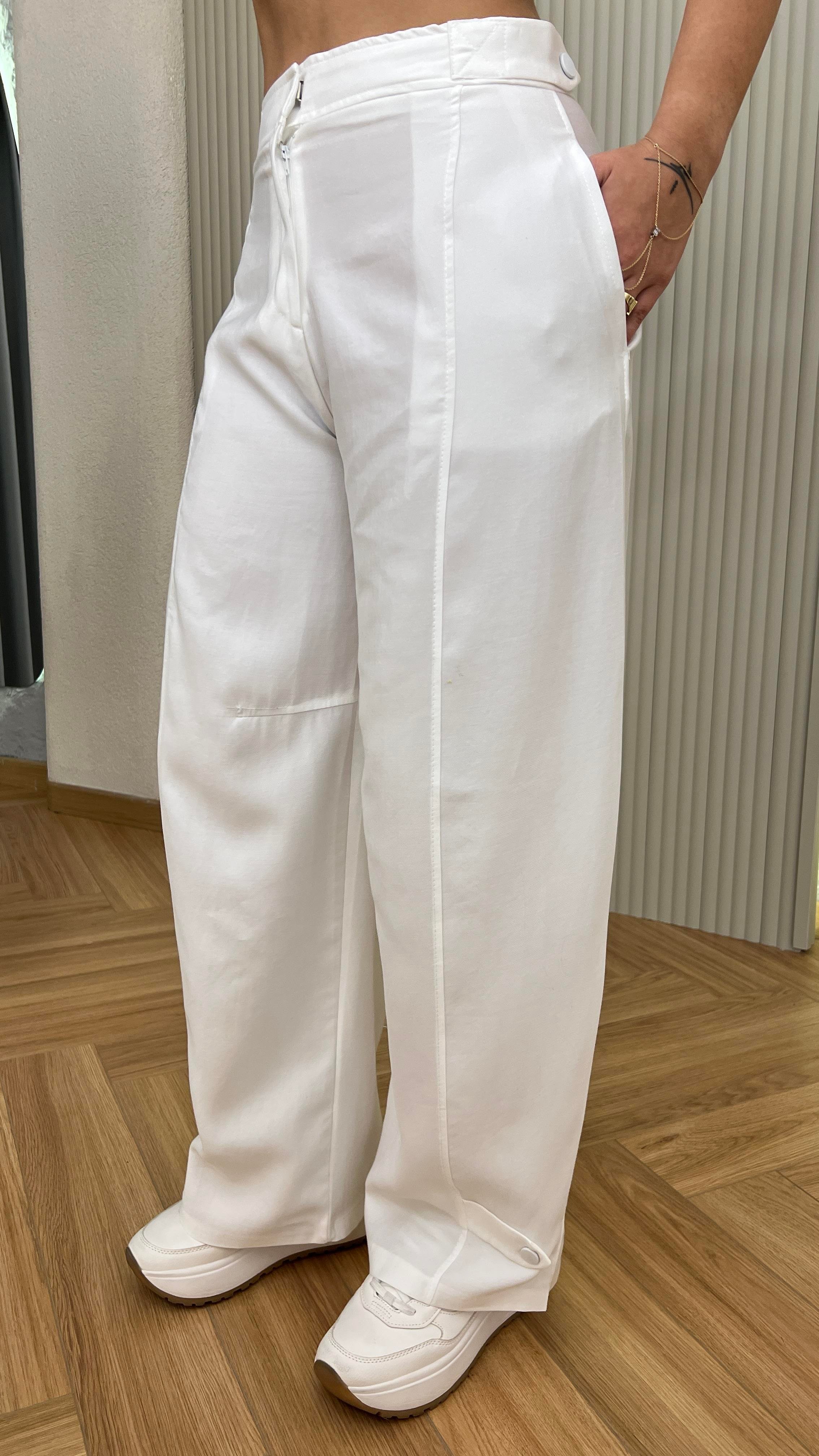 Beyaz Paça Düğme Detaylı Pantolon
