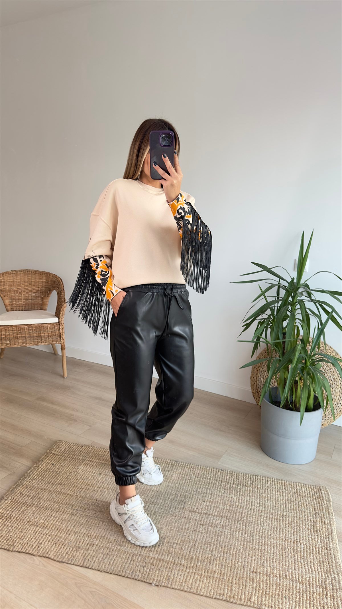 Kolları Püskül Detaylı Bej Sweat