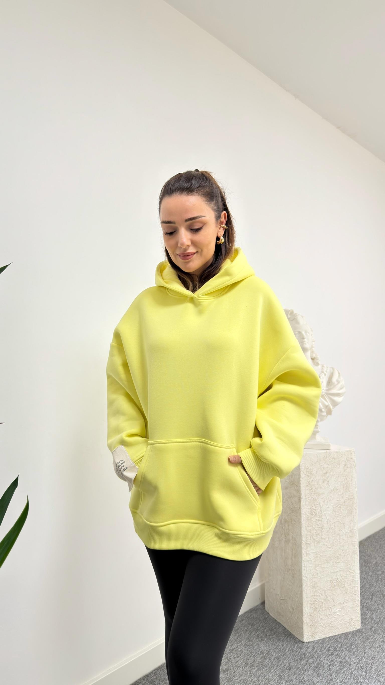 Sarı Kolu Etiket Detaylı Sweatshirt