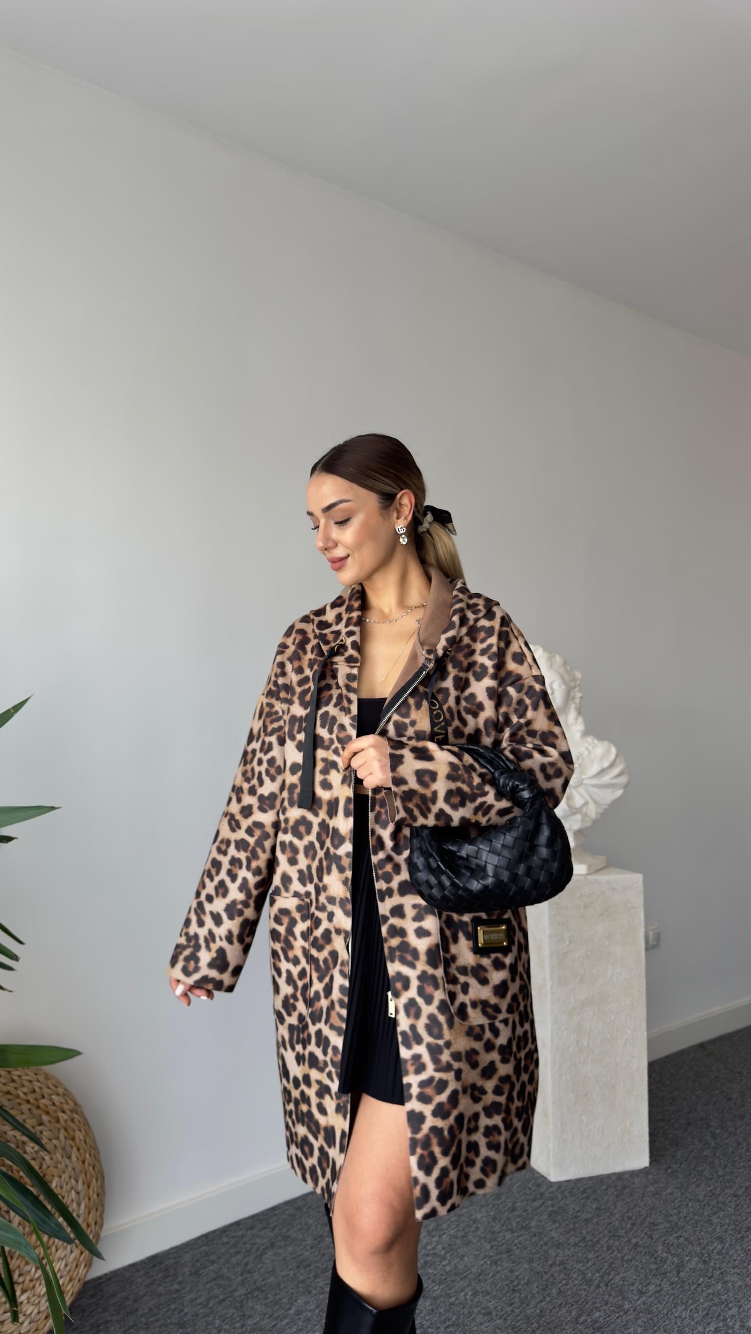 Arma Gold Detaylı Süet Leopar Kaban