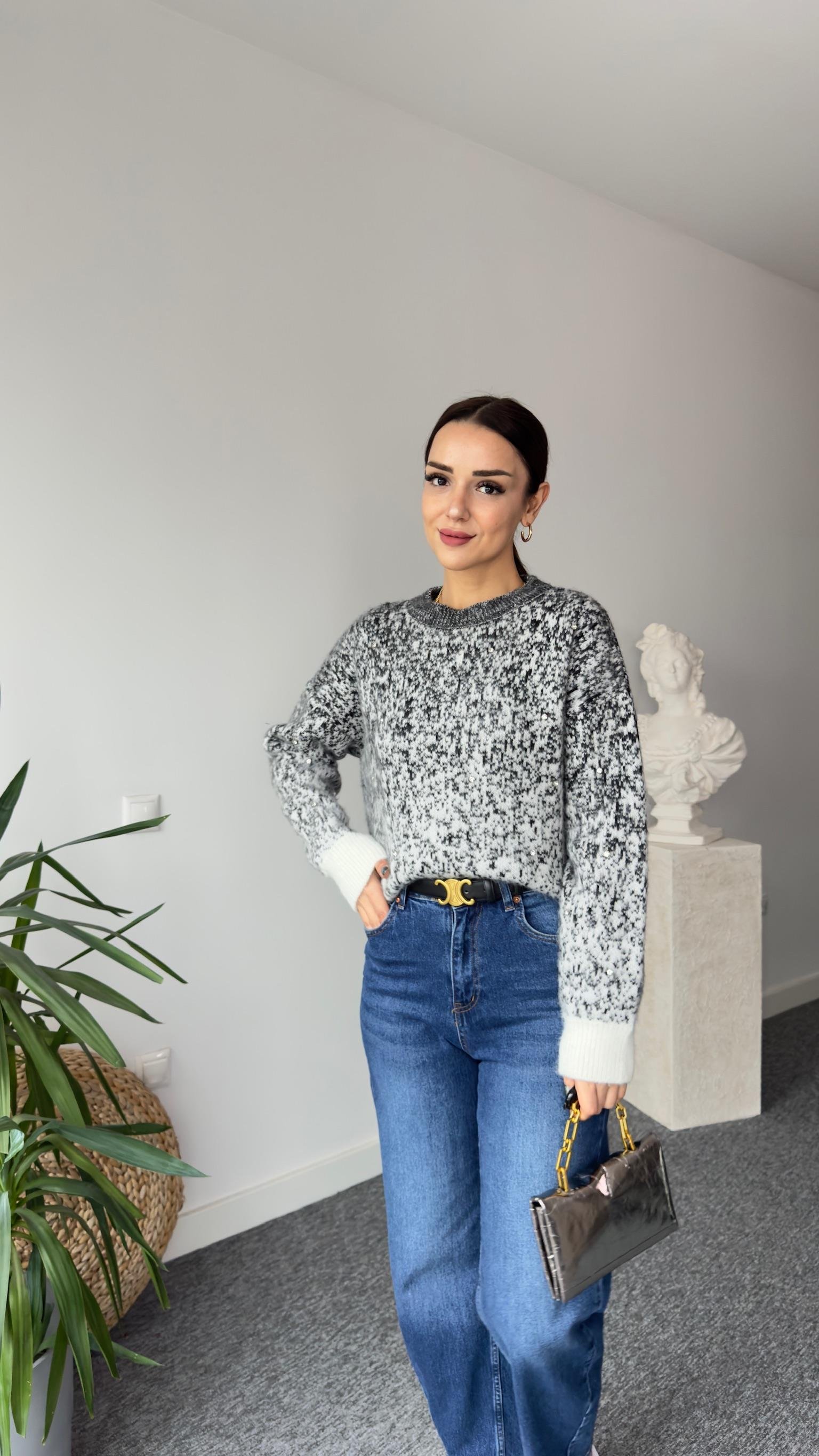 Henny Taş Detaylı Sakallı Kazak