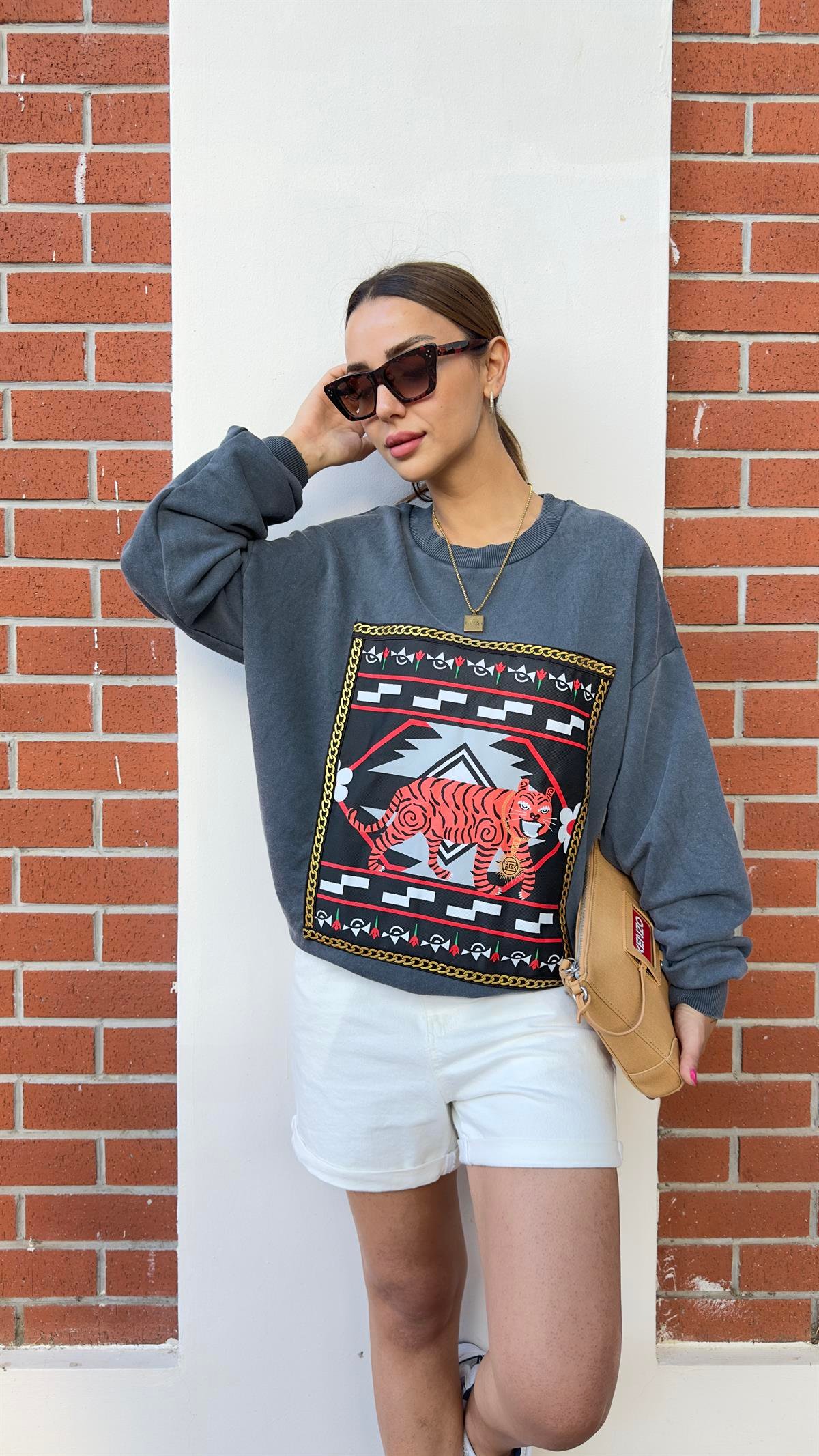 İşleme Ve Kaplan Desen Sweatshirt