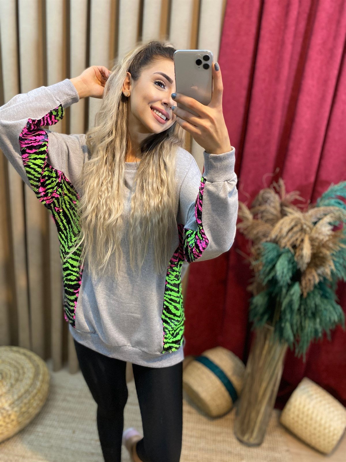 Gri Kolları Pullu Sweatshirt