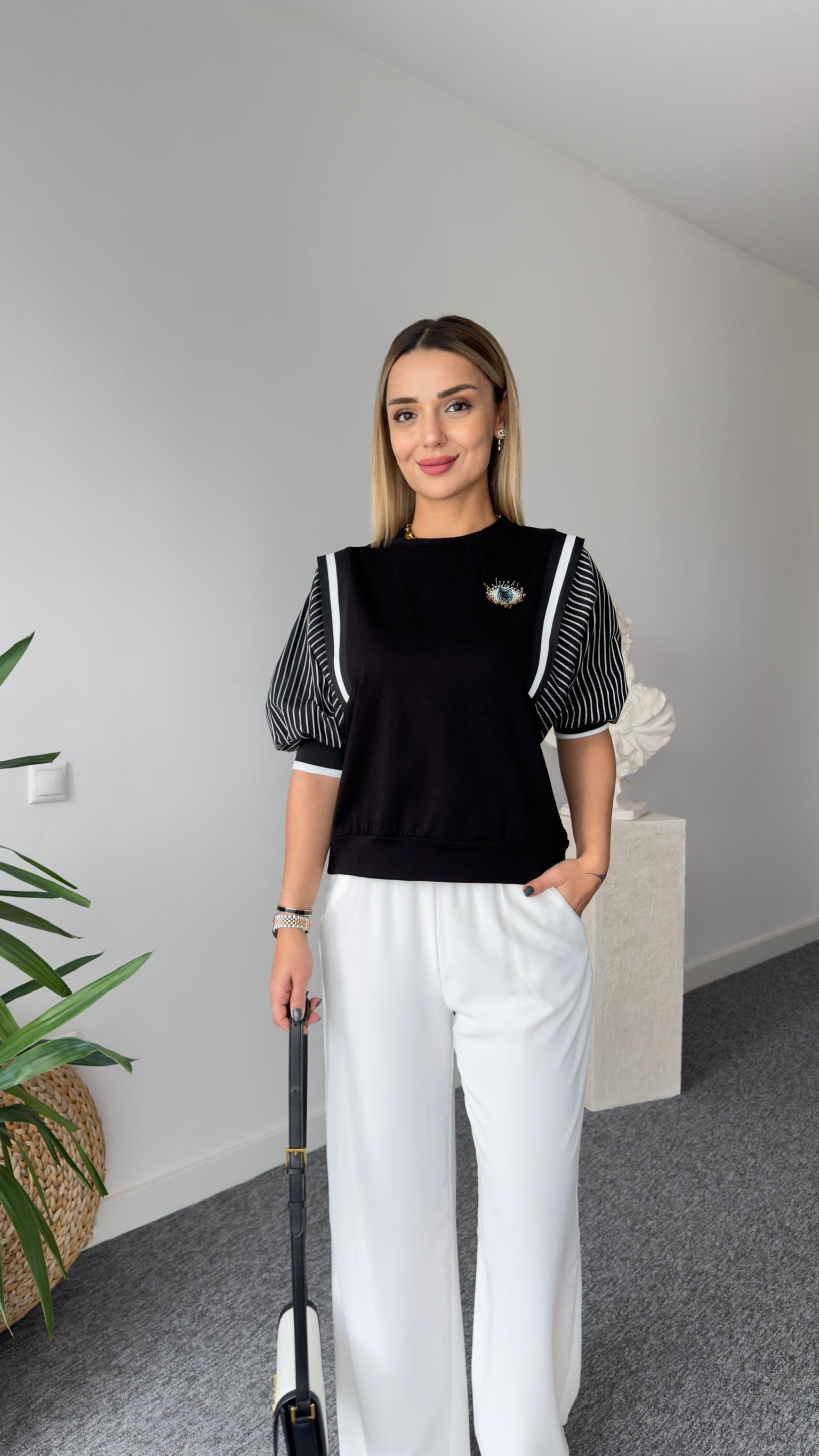 Vuo Aksesuarlı Kollar Çizgili Siyah Tshirt