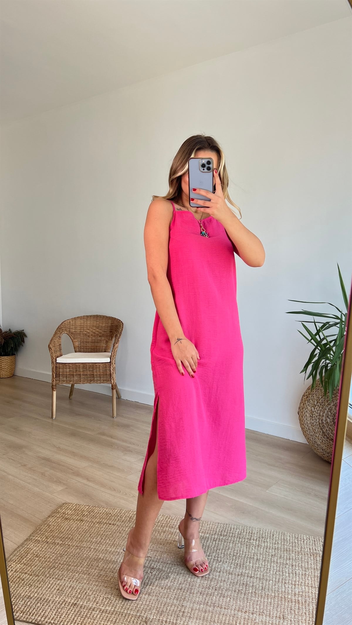 Yandan Yırtmaçlı Fuşya Askılı Elbise 