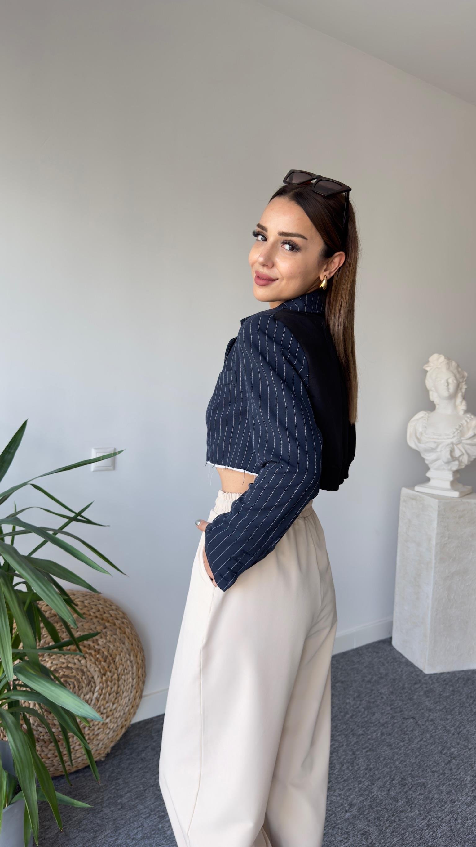 Zra Model Önü Çizgili Crop Ceket