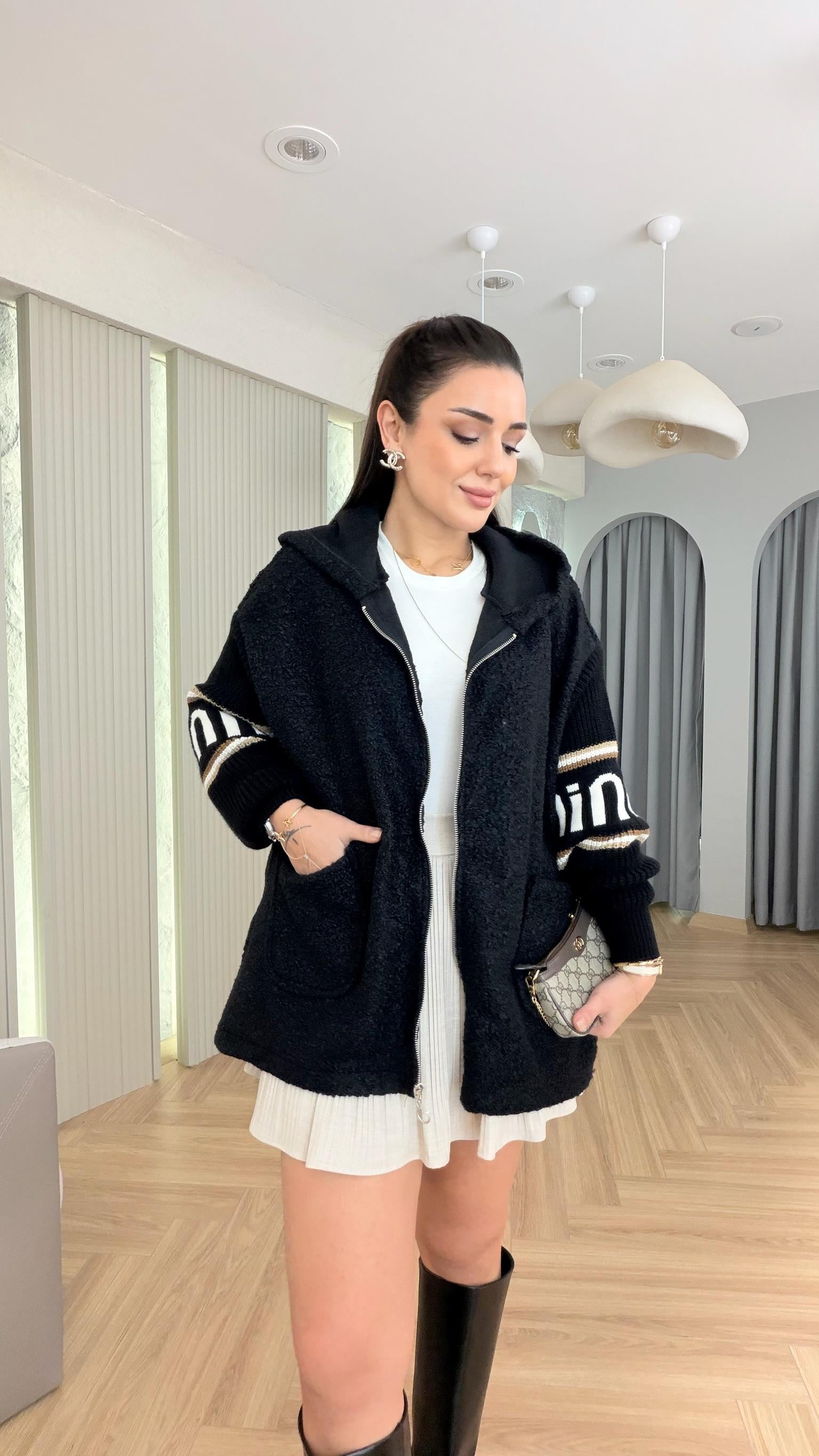 Siyah Kol Triko Detaylı Buklet Ceket