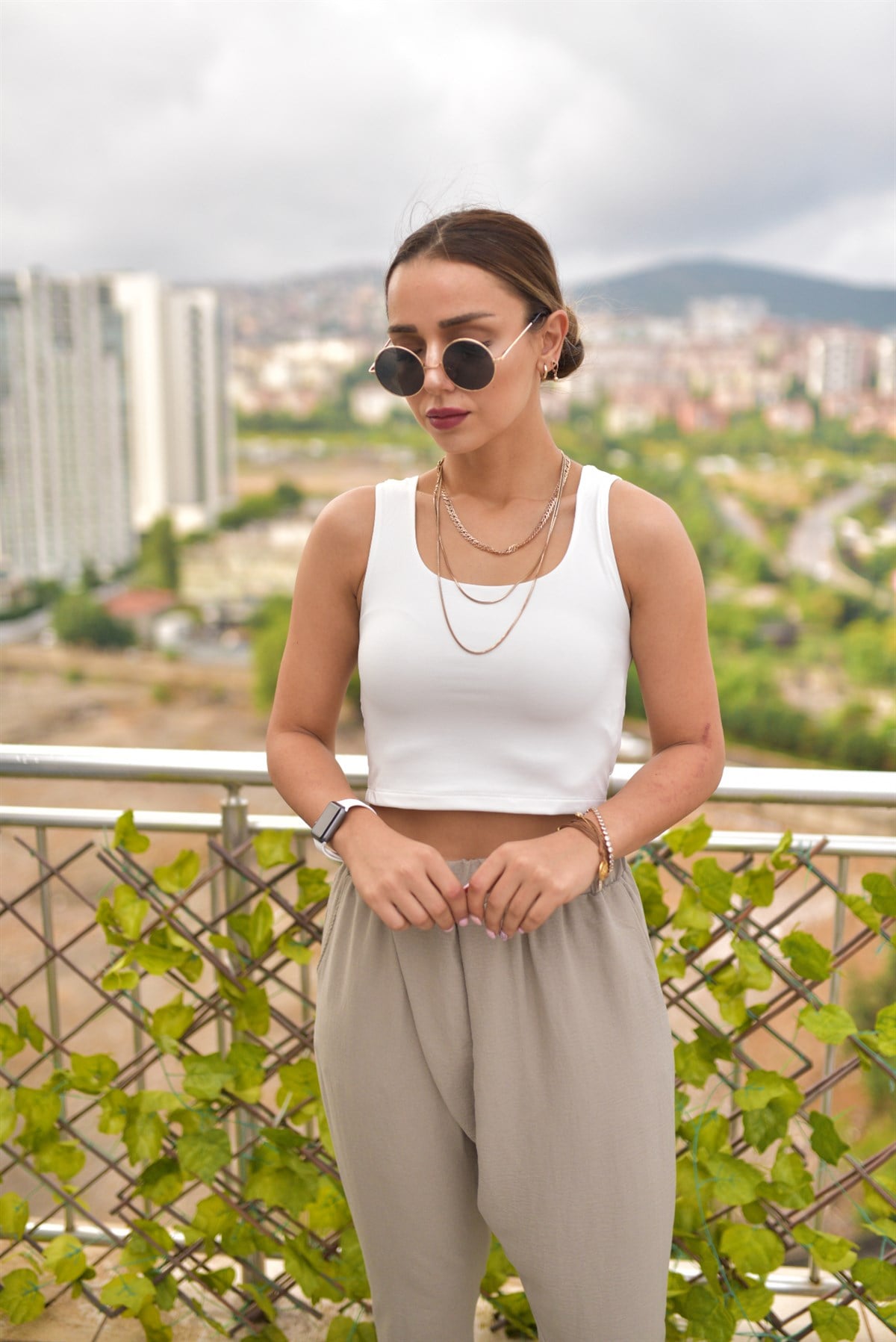 Kare Yaka Beyaz Crop