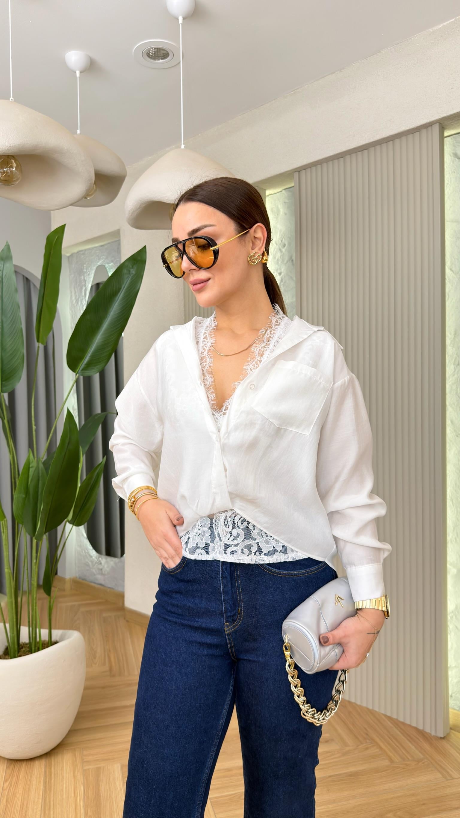 Beyaz Güpür Atletli Gömlek