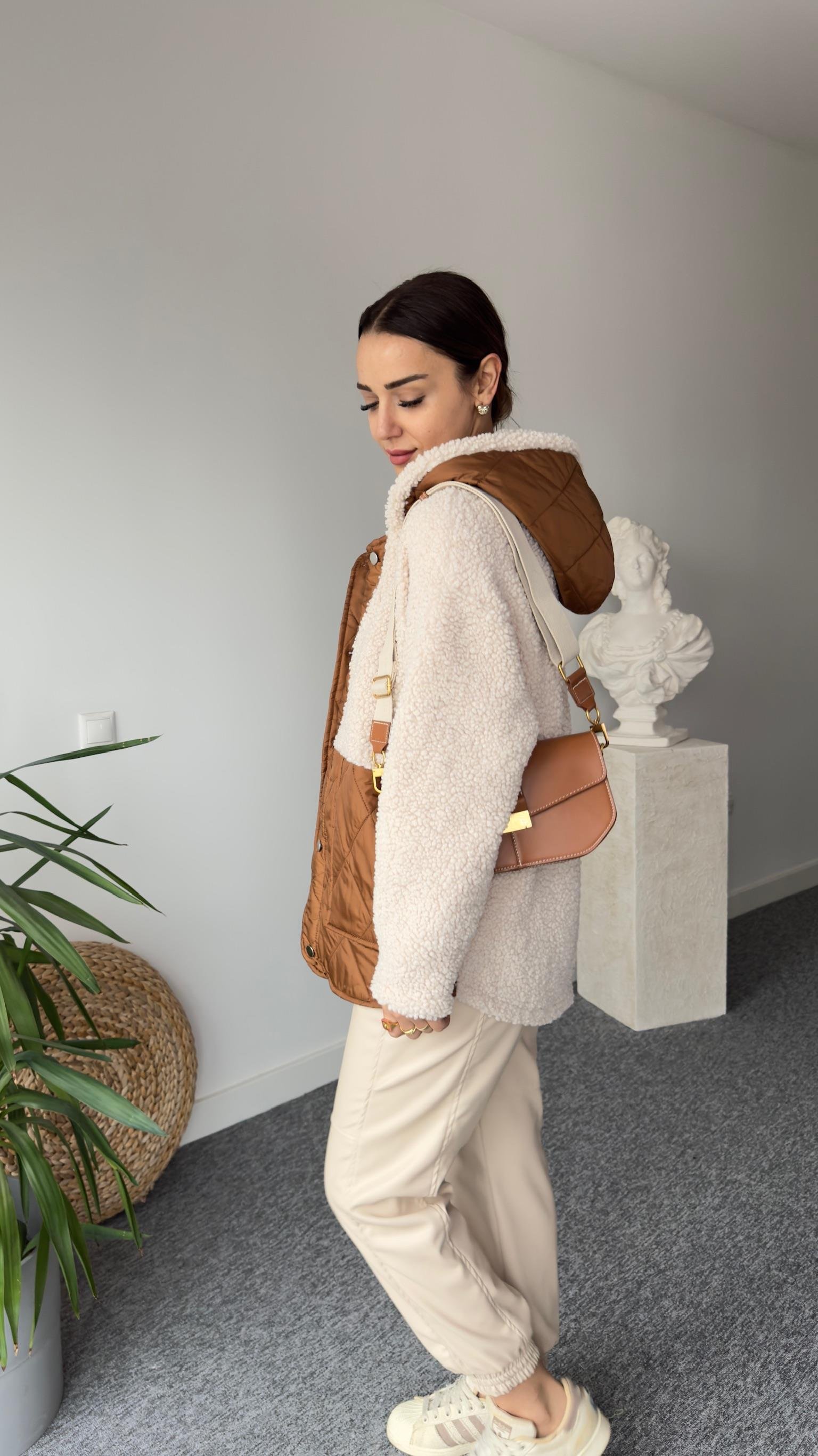 Kahve Kapitone Detaylı Ekru Teddy Ceket