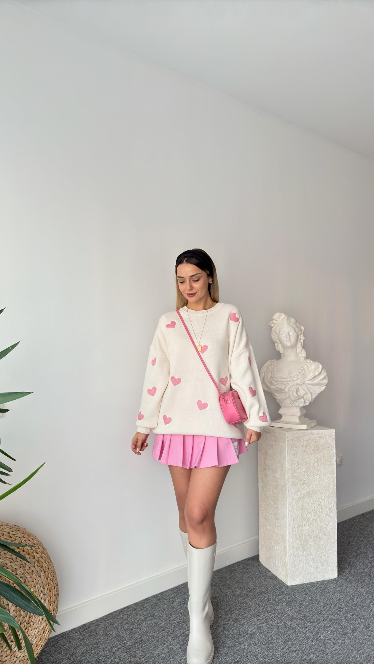 Pembe Kalp Nakışlı Ekru Kazak